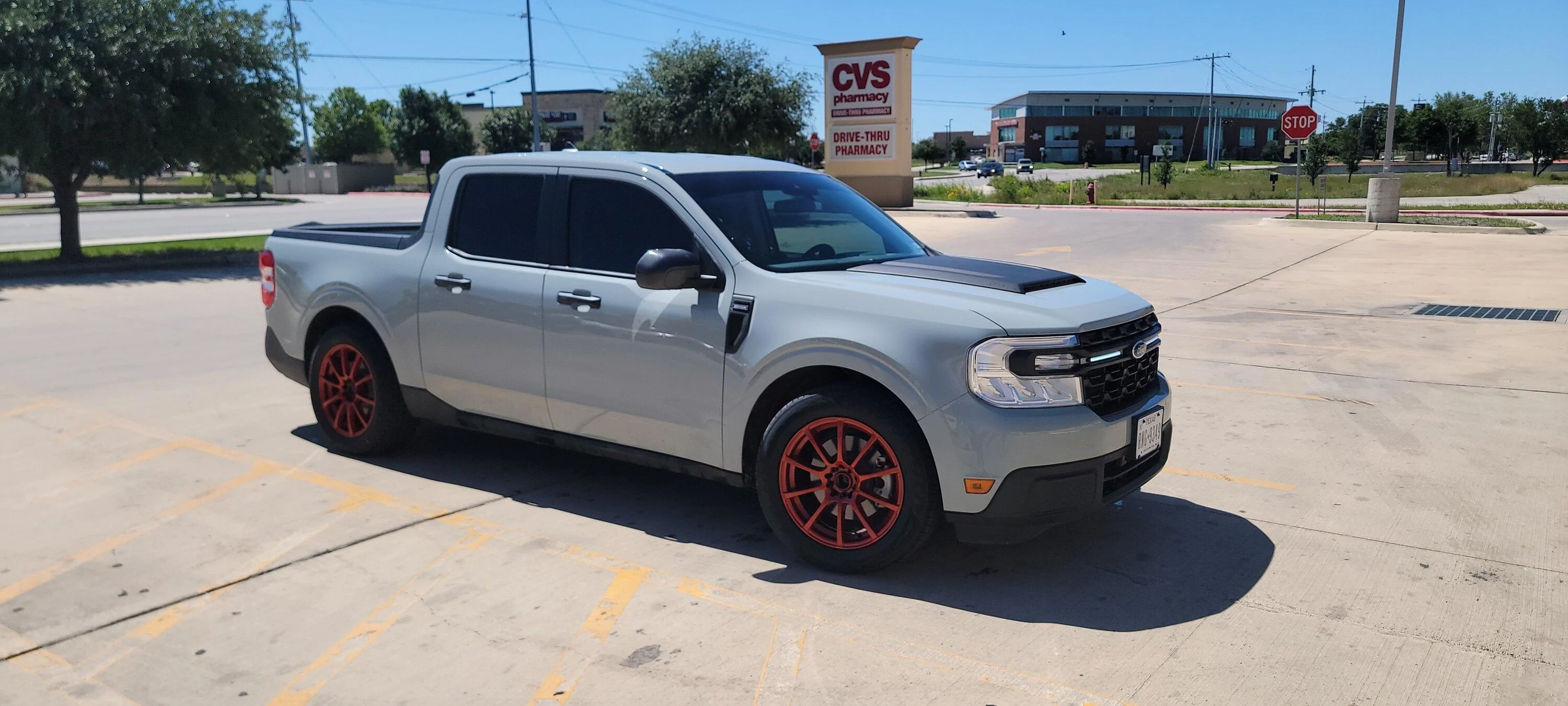 Ford Maverick Lowered on powdercoated Focal F20 wheels. 20230429_152527