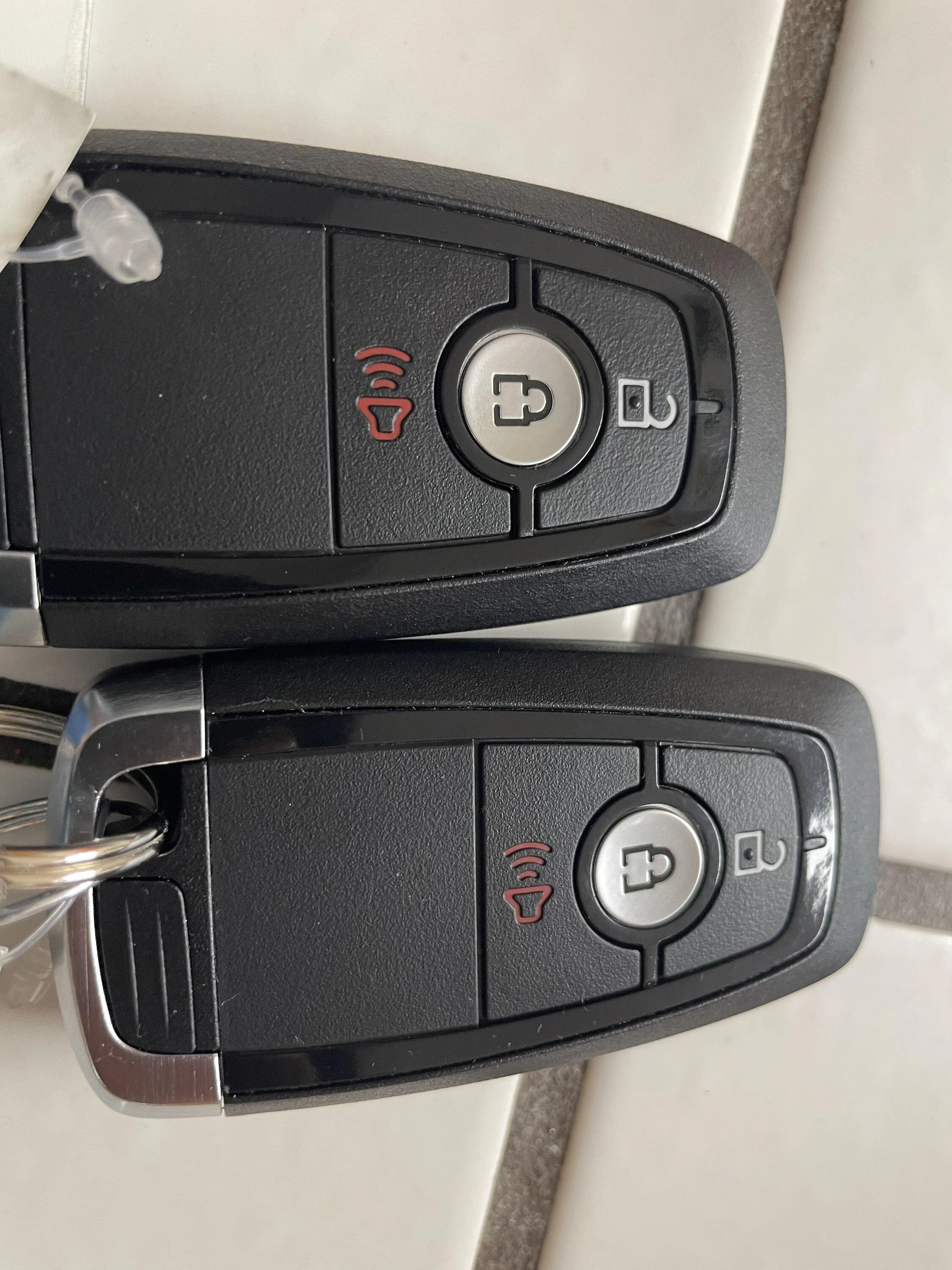 Ford Maverick What keys to you currently get with an XTL, Lux ? A0FBFC45-D432-4544-B9D7-747C4CDCD4D4
