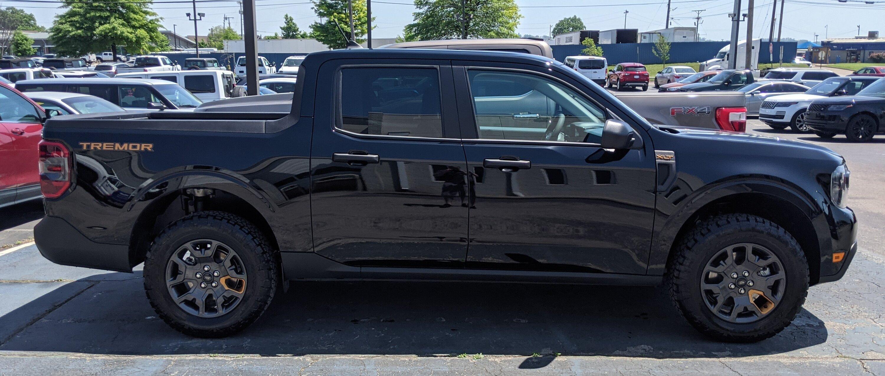 Ford Maverick Maxxis RAZR AT 245/65R17 installed on Tremor Maverick PXL_20230419_172416395~4