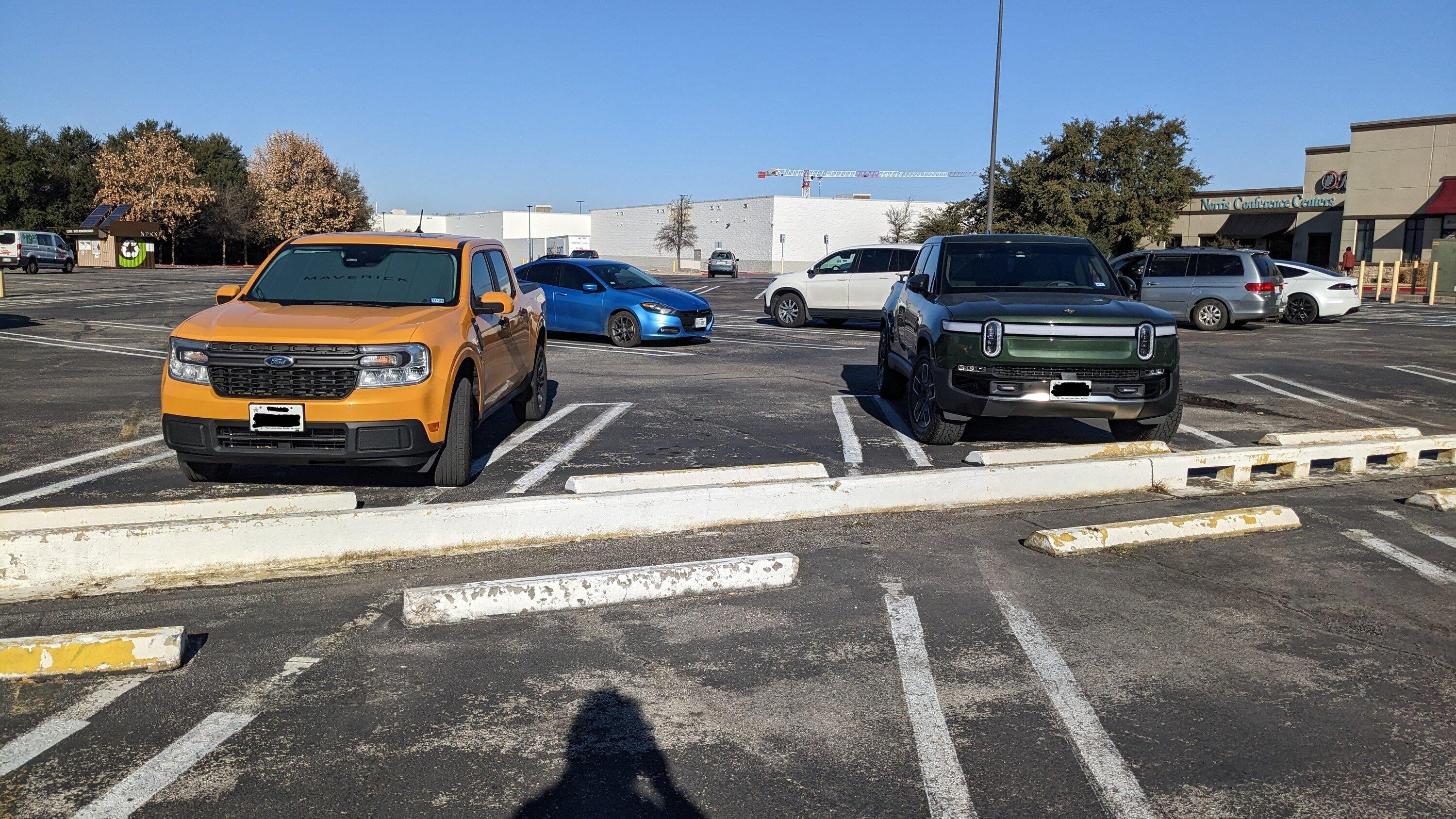 Ford Maverick Maverick vs Rivian R1T side-by-side comparison look PXL_20230108_155243707~2