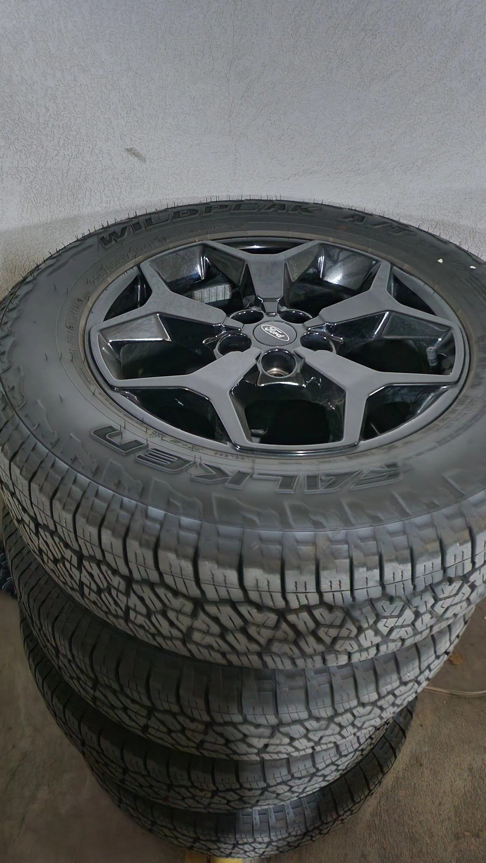 Ford Maverick $900 Black FX4 Wheels and AT3W Tires 20230505_195331