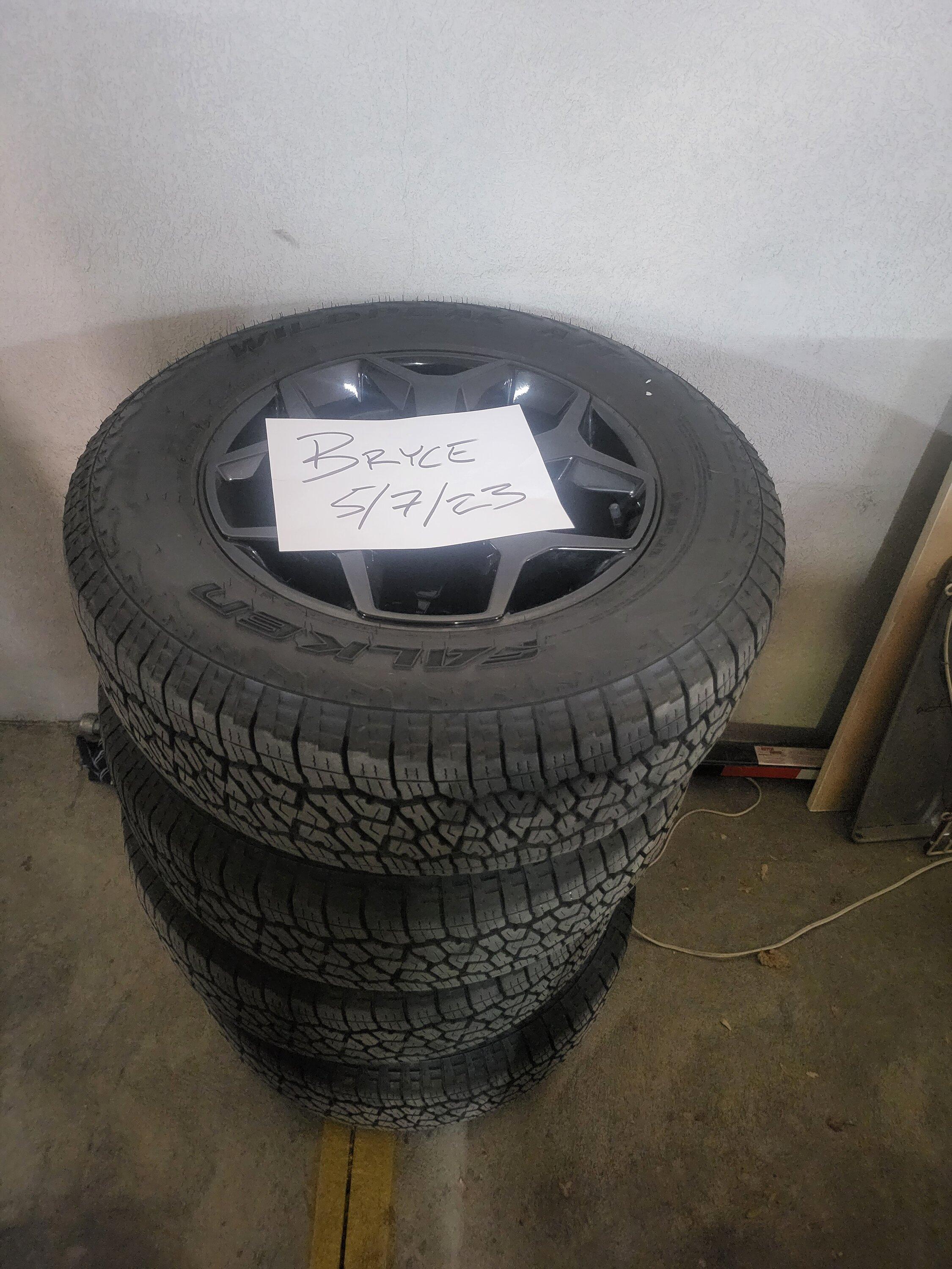 Ford Maverick $900 Black FX4 Wheels and AT3W Tires 20230507_155545