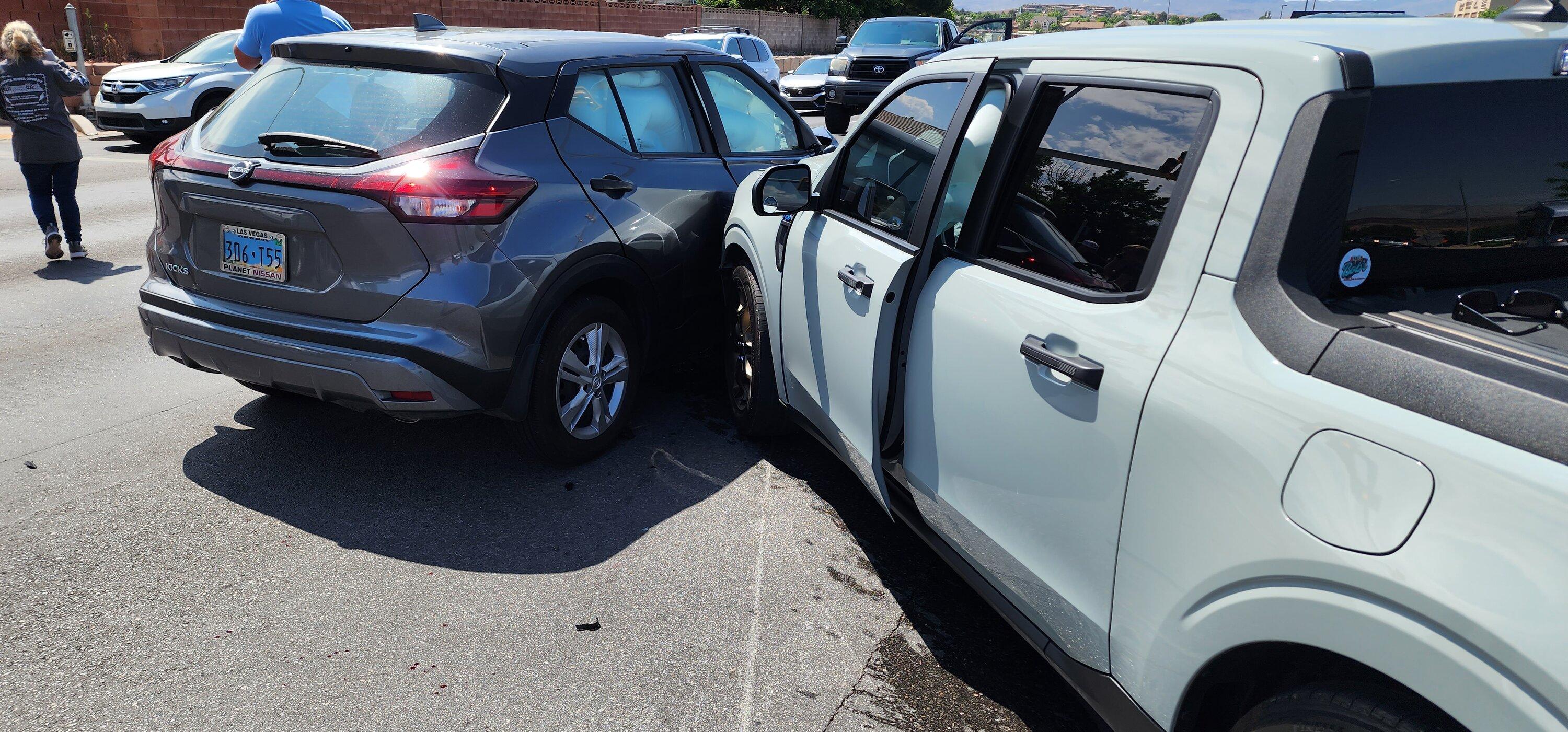 Ford Maverick Maverick down, I repeat MAVERICK XL HYBRID DOWN! ($15k in airbags, $15k in body and paint damage repair) 20230519_112932