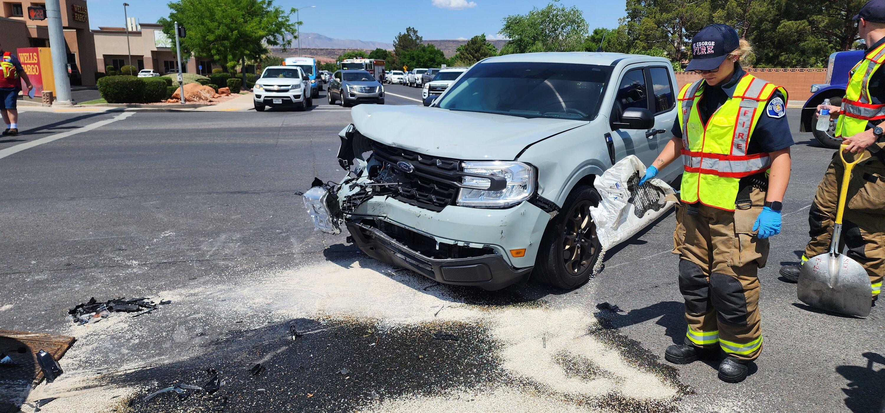 Ford Maverick Maverick down, I repeat MAVERICK XL HYBRID DOWN! ($15k in airbags, $15k in body and paint damage repair) 20230519_115855