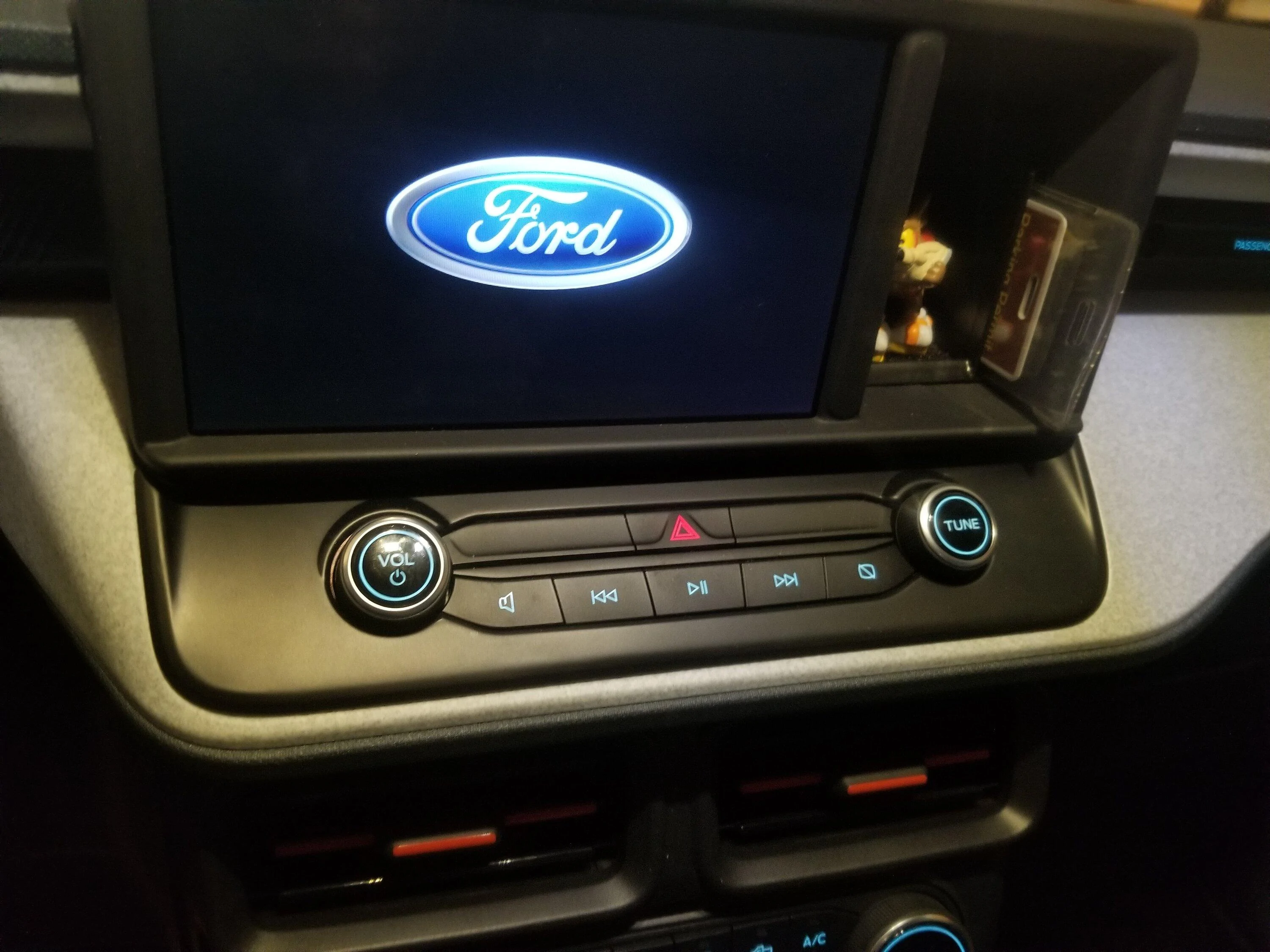 Ford Maverick Radio controls trim piece 20230303_082600