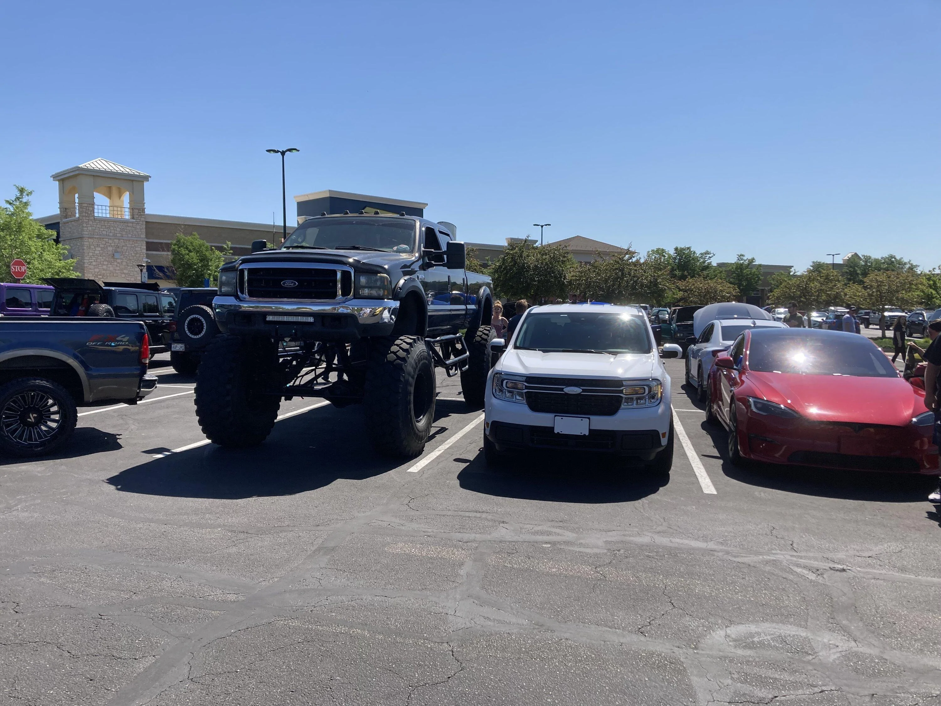 Ford Maverick Post your Maverick next to ridiculously large trucks - photos thread IMG_2889