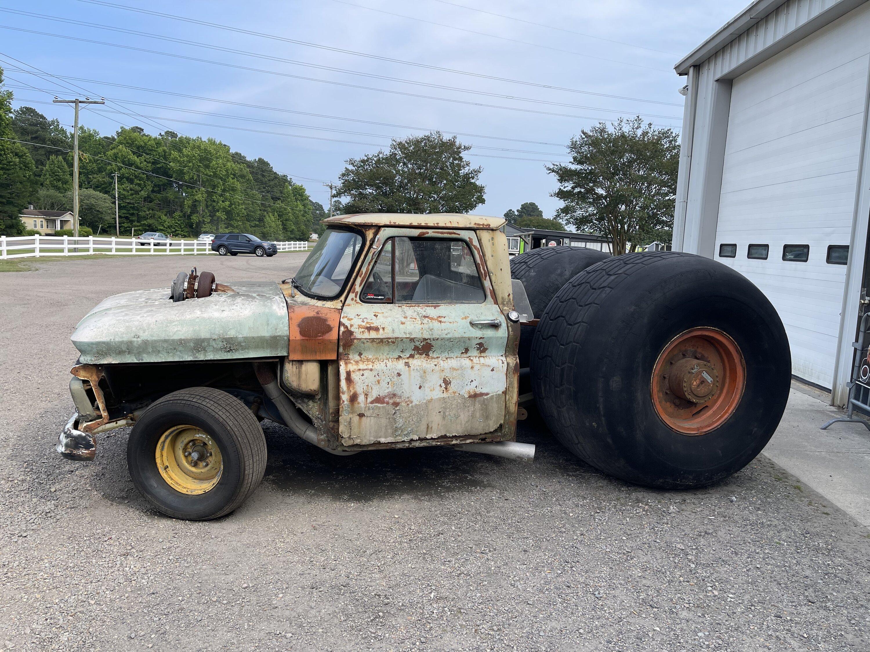 Ford Maverick Post your Maverick next to ridiculously large trucks - photos thread B2671484-C532-4668-AAC7-5E07F777985E