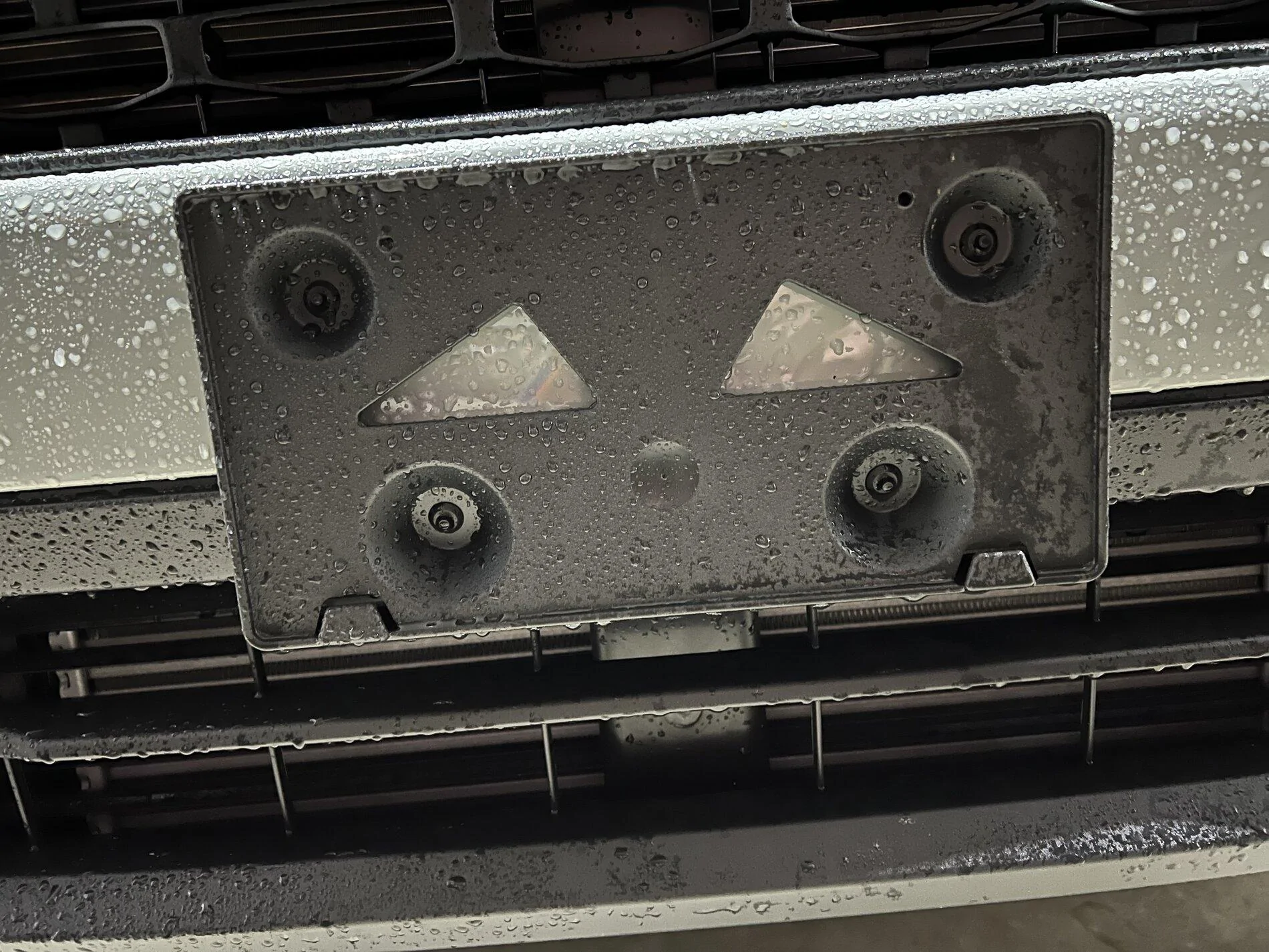 Ford Maverick How to remove front plate bracket? C6DC8715-8E0A-4346-BD6C-674895B9E6D2