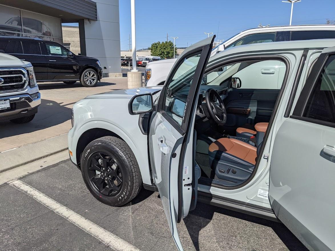 Ford Maverick Cactus Grey with Lariat Interior - color combination? int 3