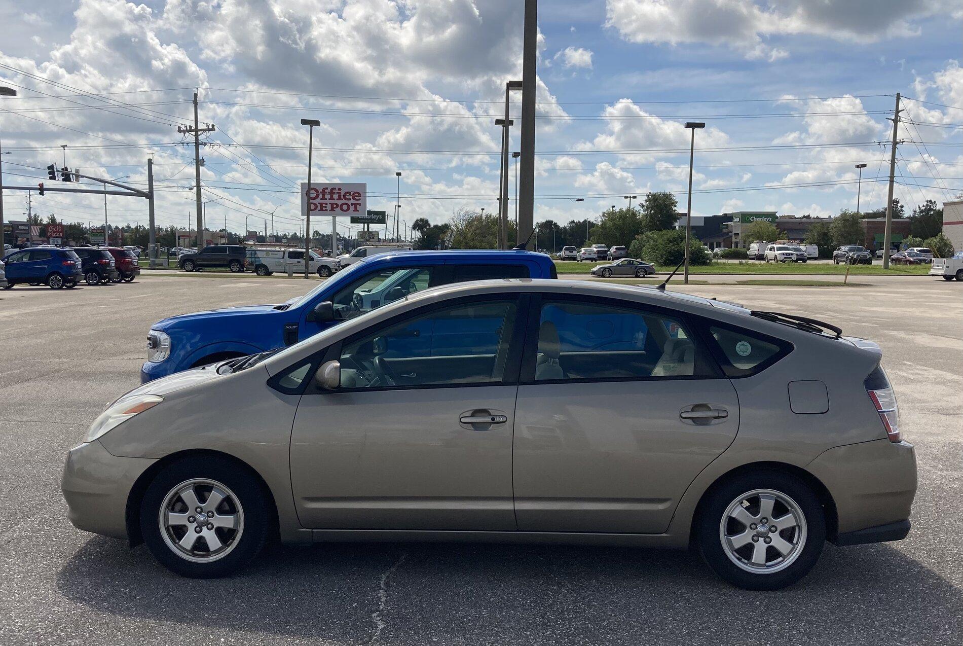 Ford Maverick Maverick vs Toyota Prius Hybrid (size comparison photos) C69C4A2F-50F6-4554-B557-E3DC2C377D00