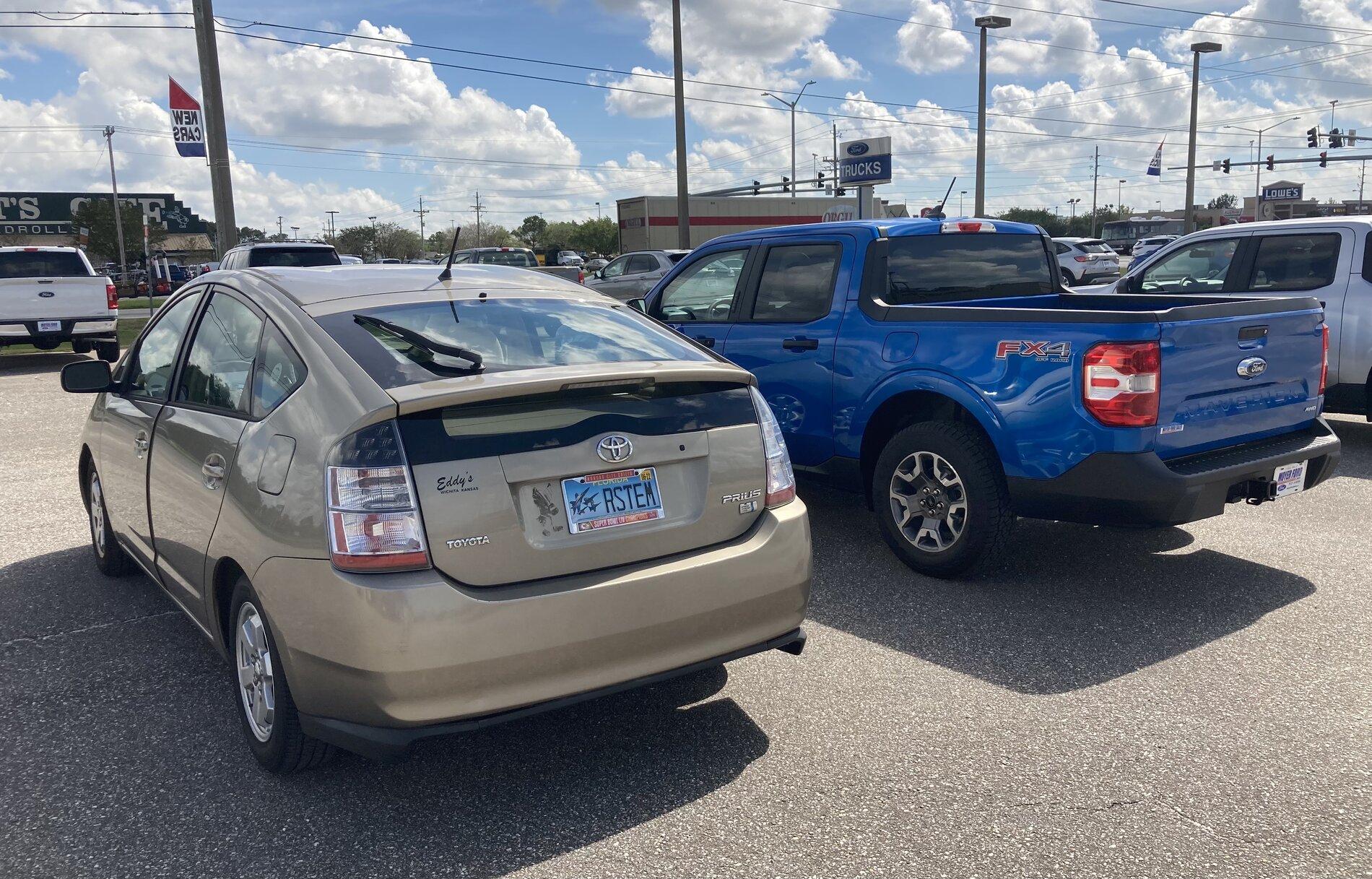 Ford Maverick Maverick vs Toyota Prius Hybrid (size comparison photos) 459435F1-E971-4EFA-AC94-DD6BA32585C3