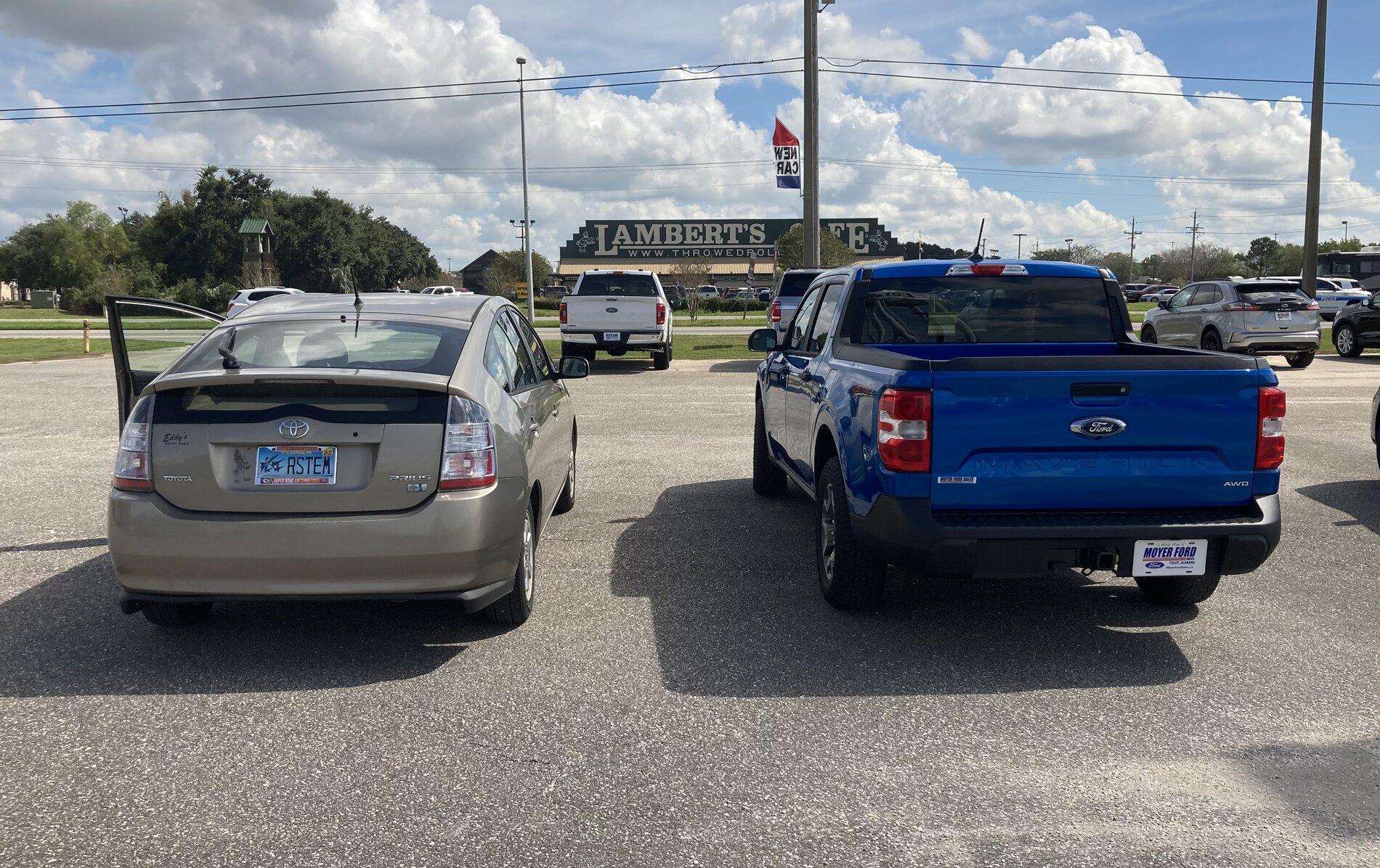 Ford Maverick Maverick vs Toyota Prius Hybrid (size comparison photos) 70EF4D25-E8FD-4663-9BC6-0D075F65DD3F