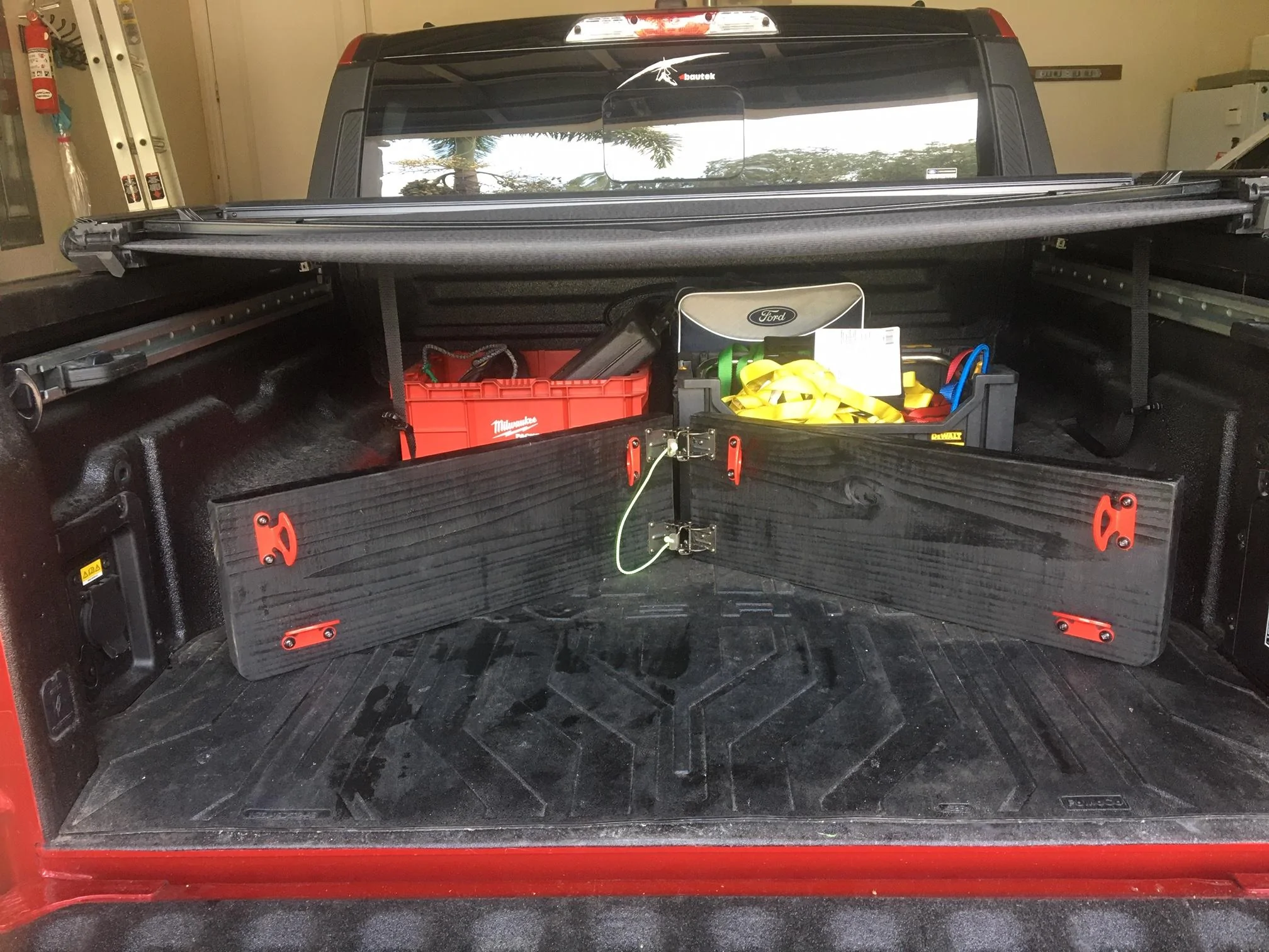 Ford Maverick DIY bed divider with lockable hinges IMG_0347