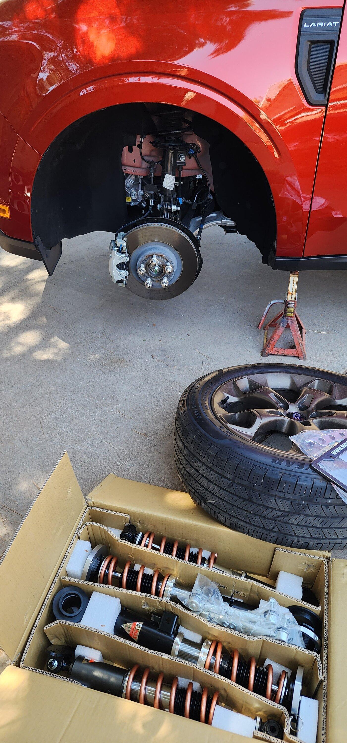 Ford Maverick Slammed on Silver's Coilovers (23 Hybrid Lariat) 20230628_144524