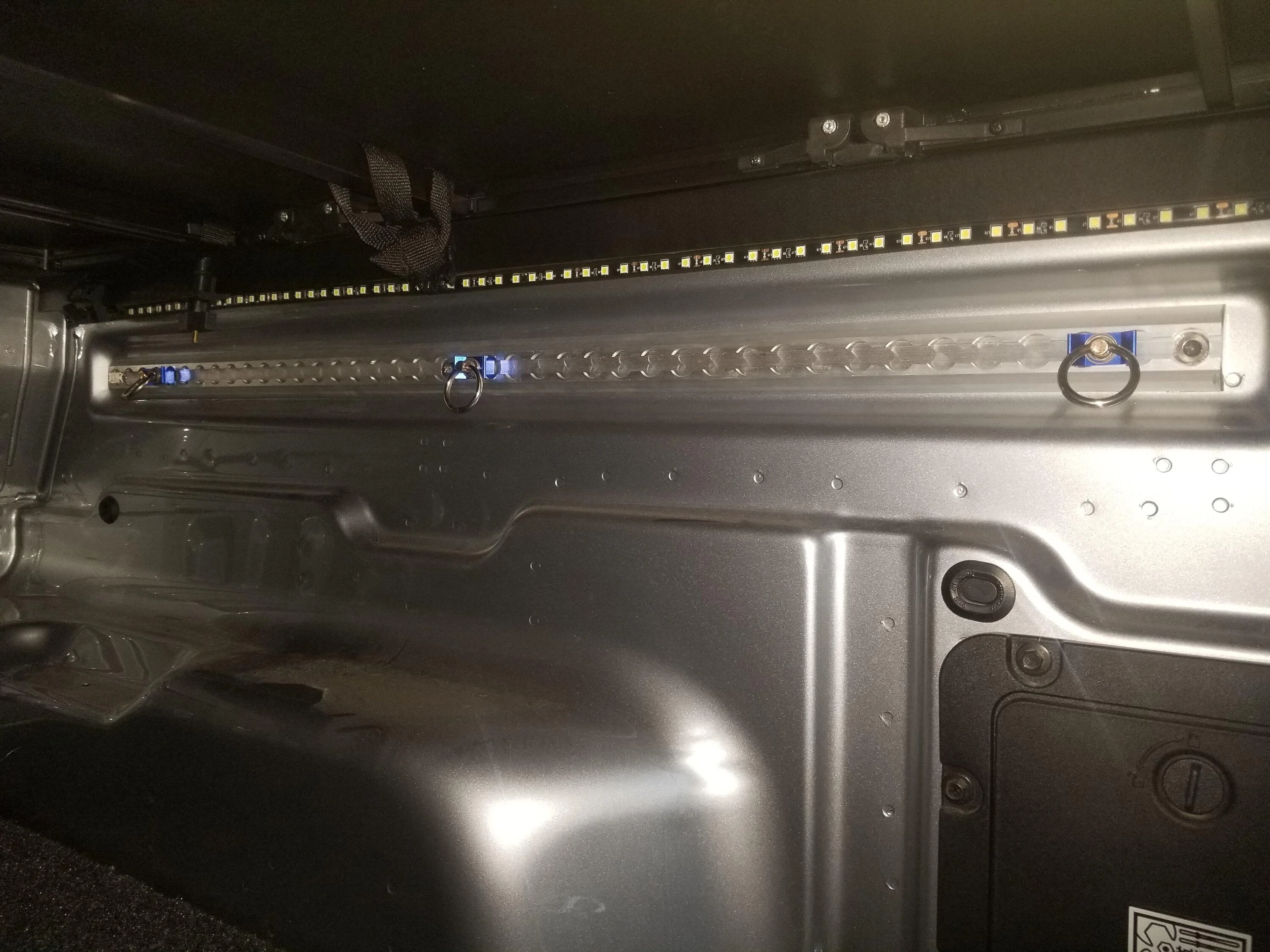 Ford Maverick DIY bed divider with lockable hinges 20230317_084419