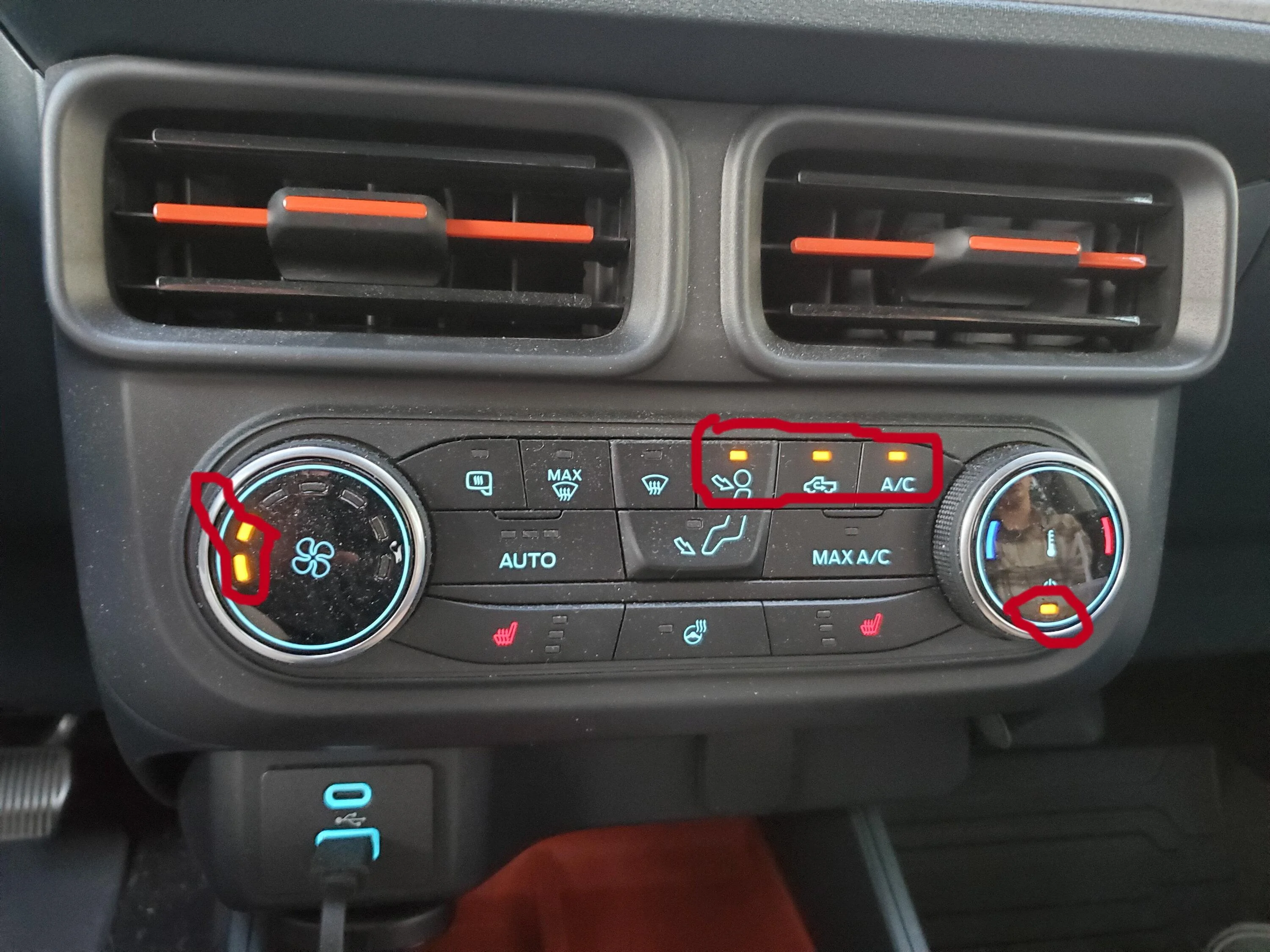 Ford Maverick Yellow indicator lights on dashboard dimmed 20230703_201450