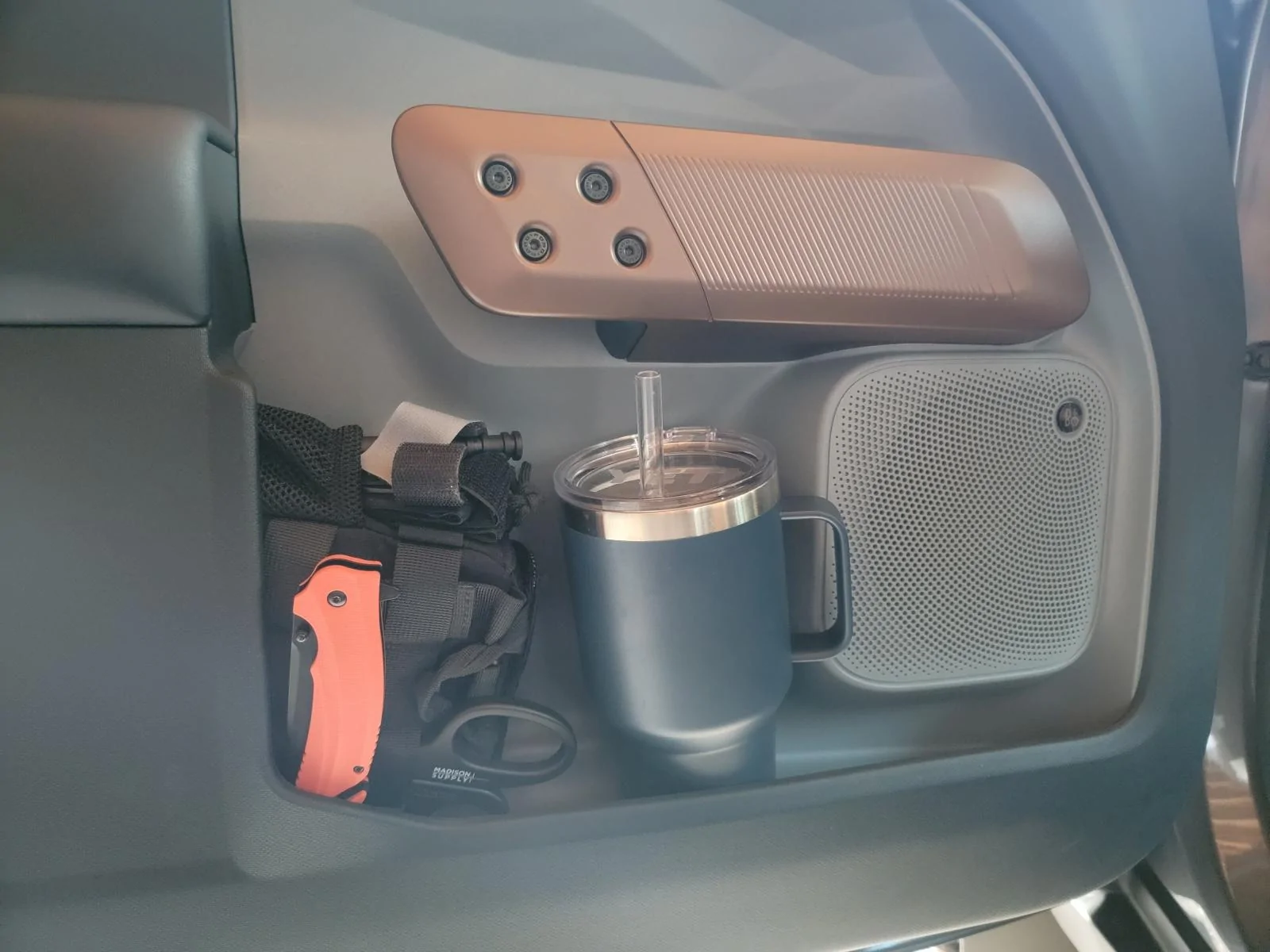 Ford Maverick OK, does anyone know what water bottle ACTUALLY FIT in the front doors? 20230707_201424