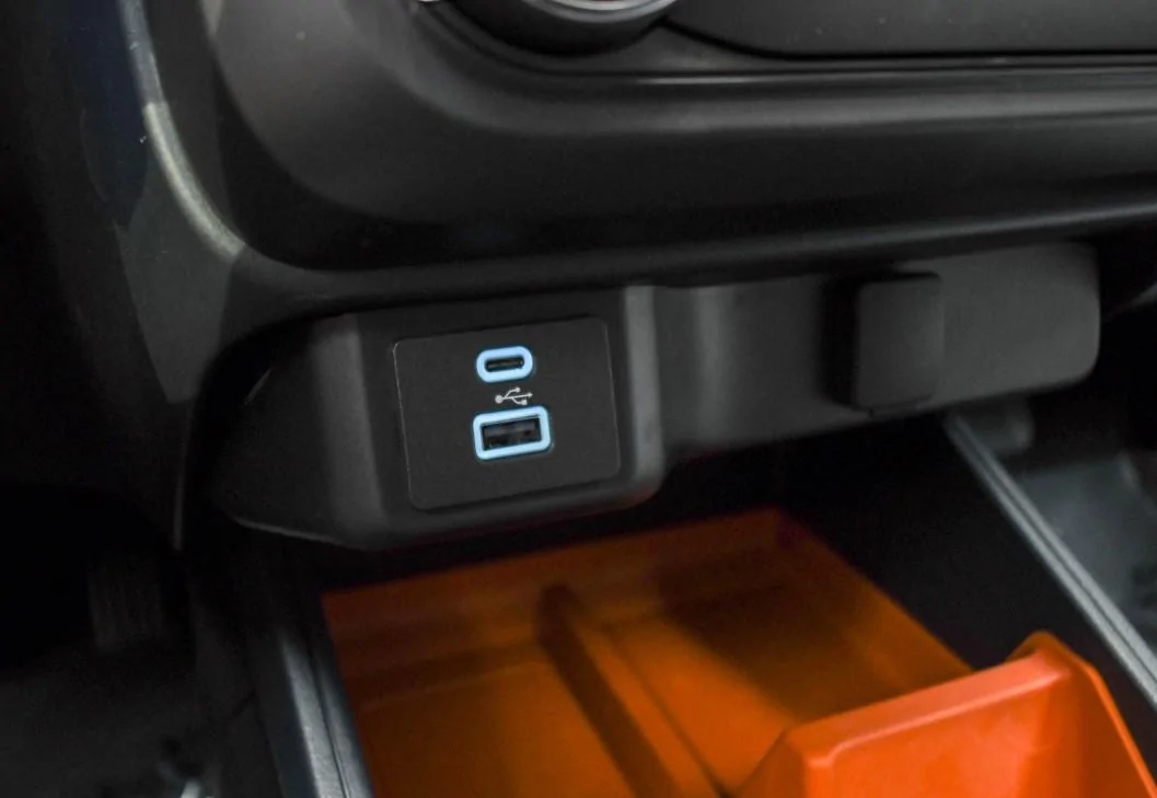 Ford Maverick USB Outlet - please help! "yes I did search" USB Maverick