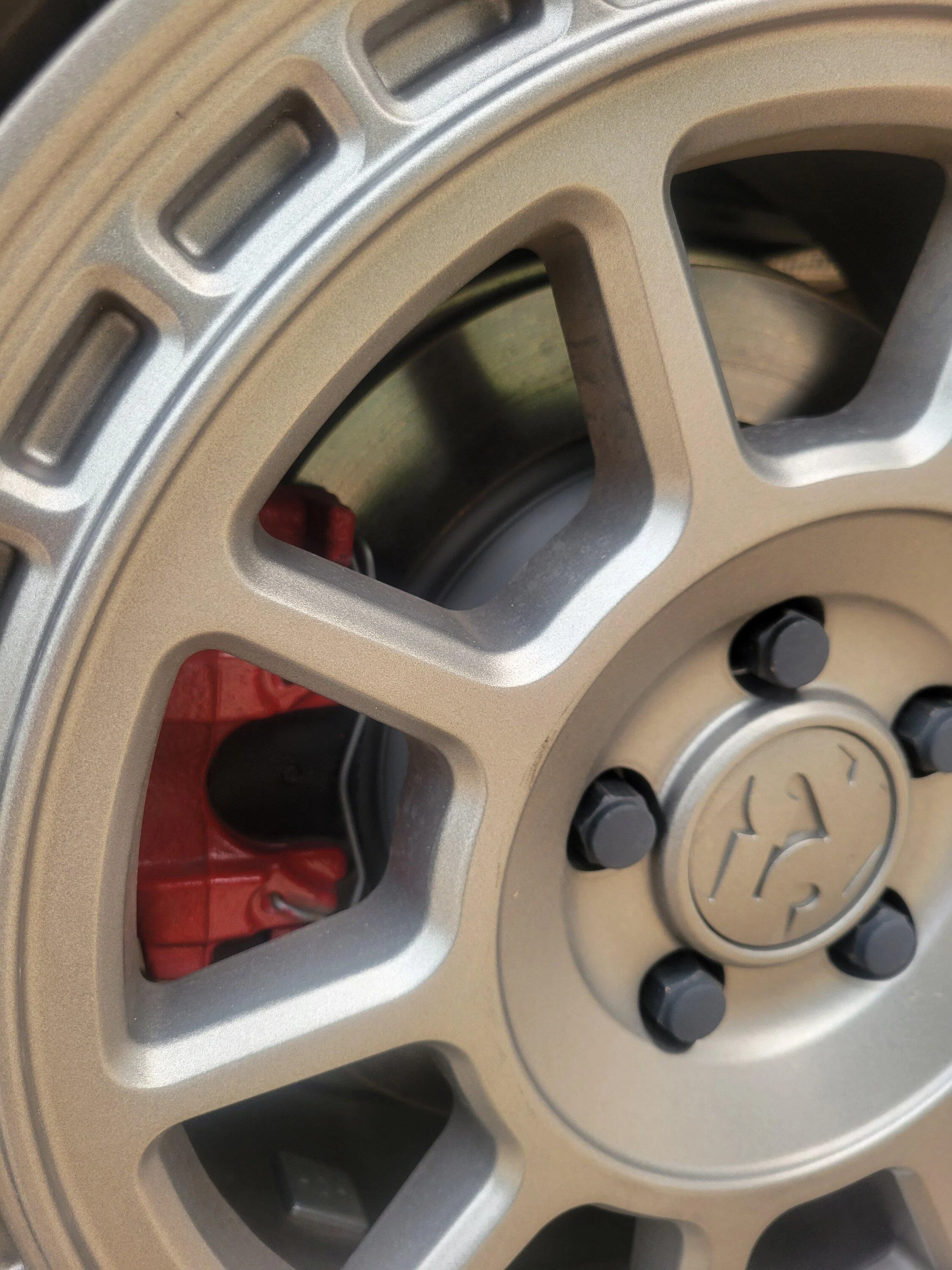 Ford Maverick brake issues on Mavericks with 2.0 eco boost engine only. rear rotor