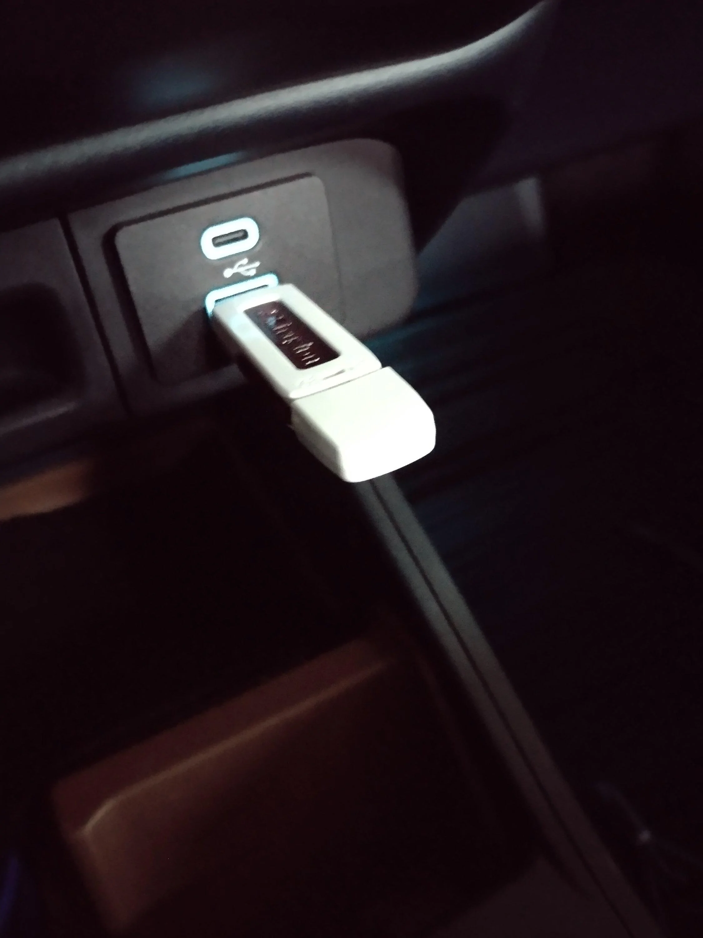 Ford Maverick usb does not recognize  flash drive IMG_20230723_173858665