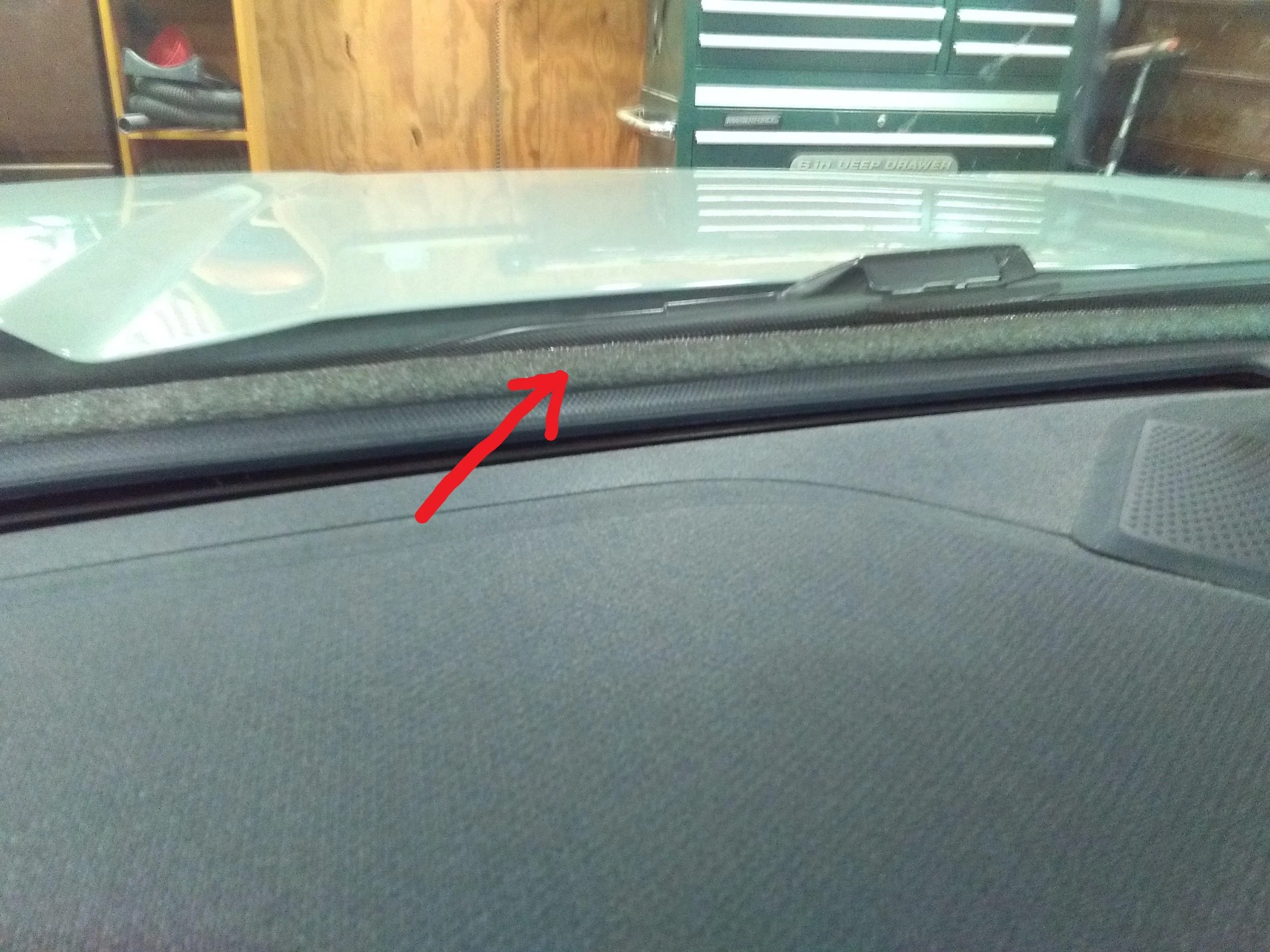 Ford Maverick Dash/windshield rattle KIMG0170
