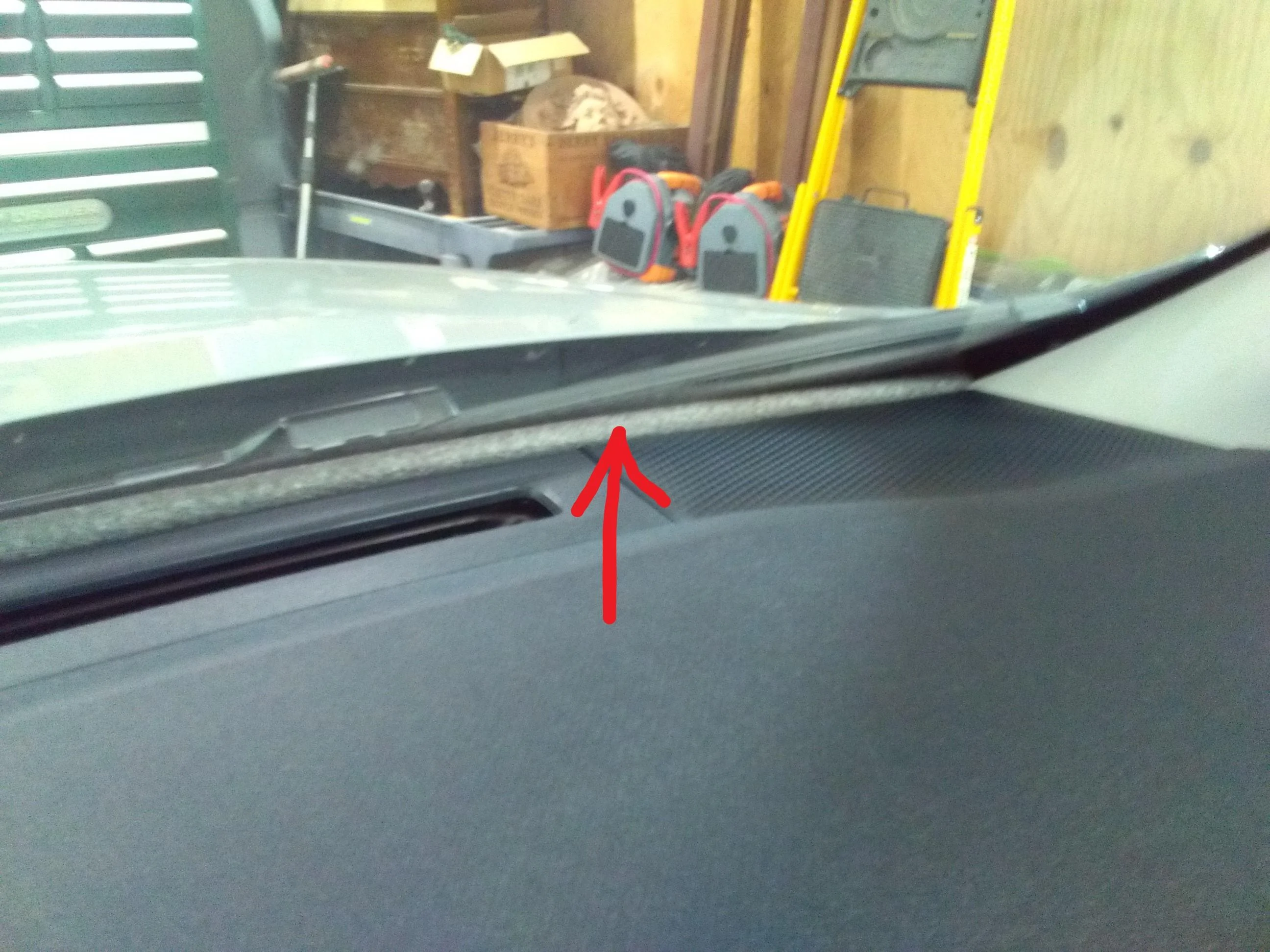 Ford Maverick Dash/windshield rattle KIMG0171