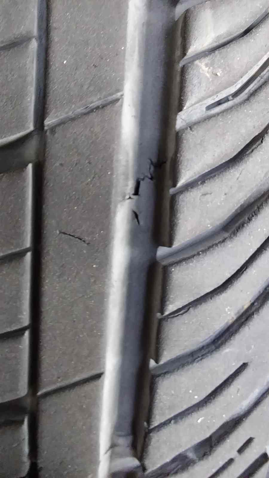 Ford Maverick Swapping out continentals on steelies c1_20230726_18161005