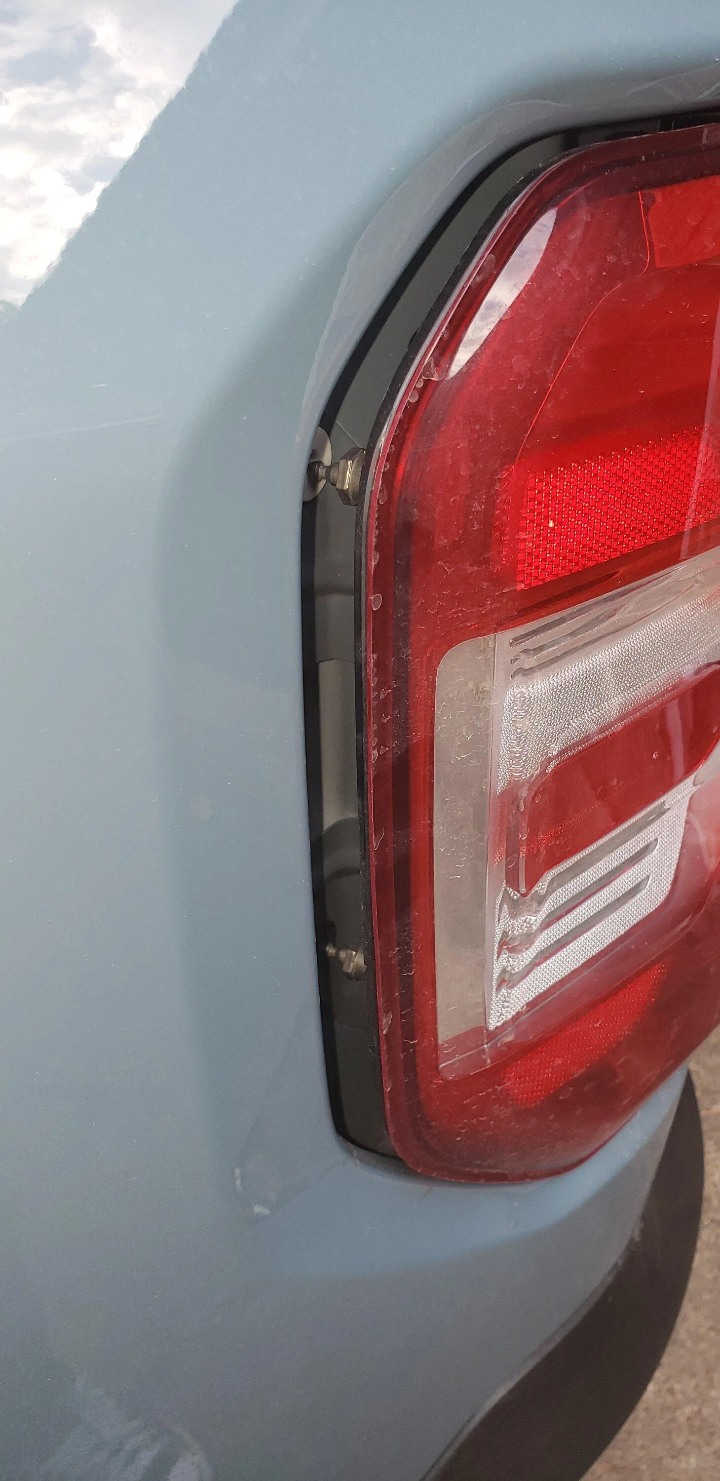 Ford Maverick Loose tail light 20230728_180607
