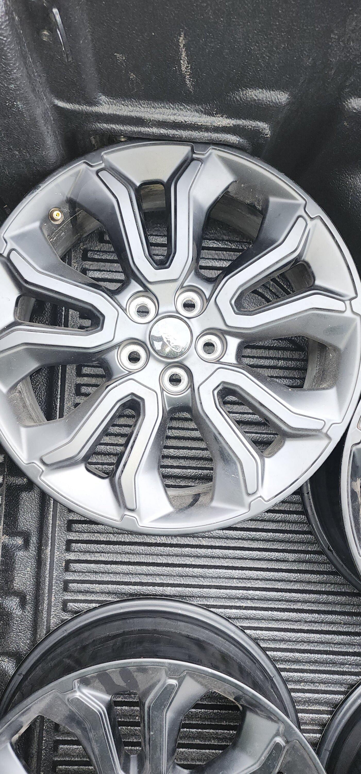 Ford Maverick 18" Machine BAP wheels 20230730_182533
