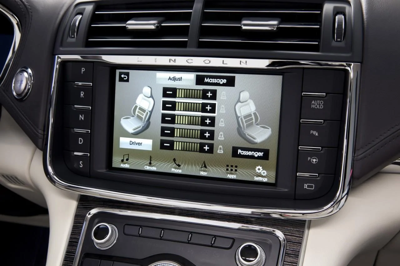 17LincolnContinental_20_HR.jpg