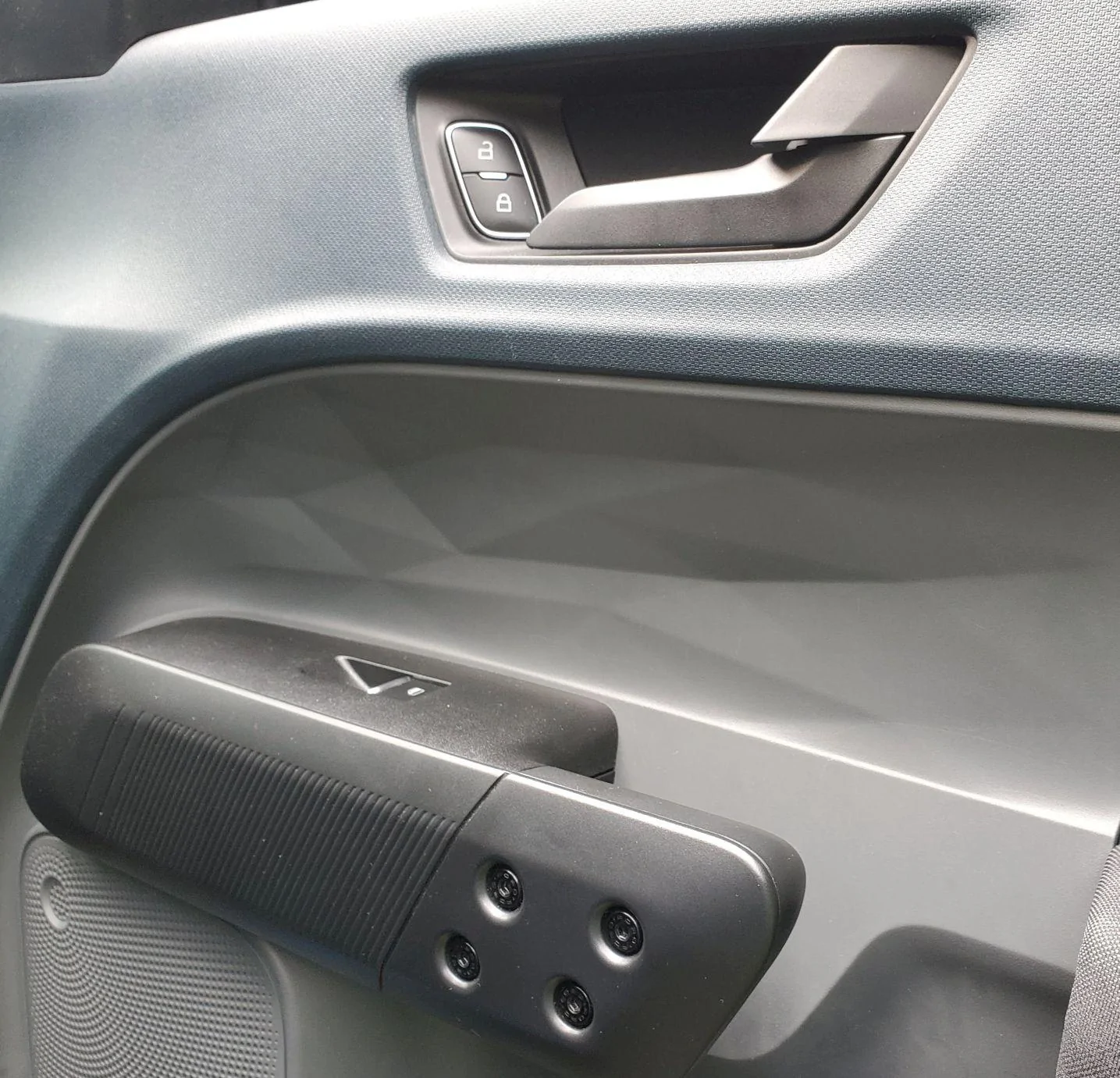 Ford Maverick Door handle area panel wavy (poor quality ?) t1