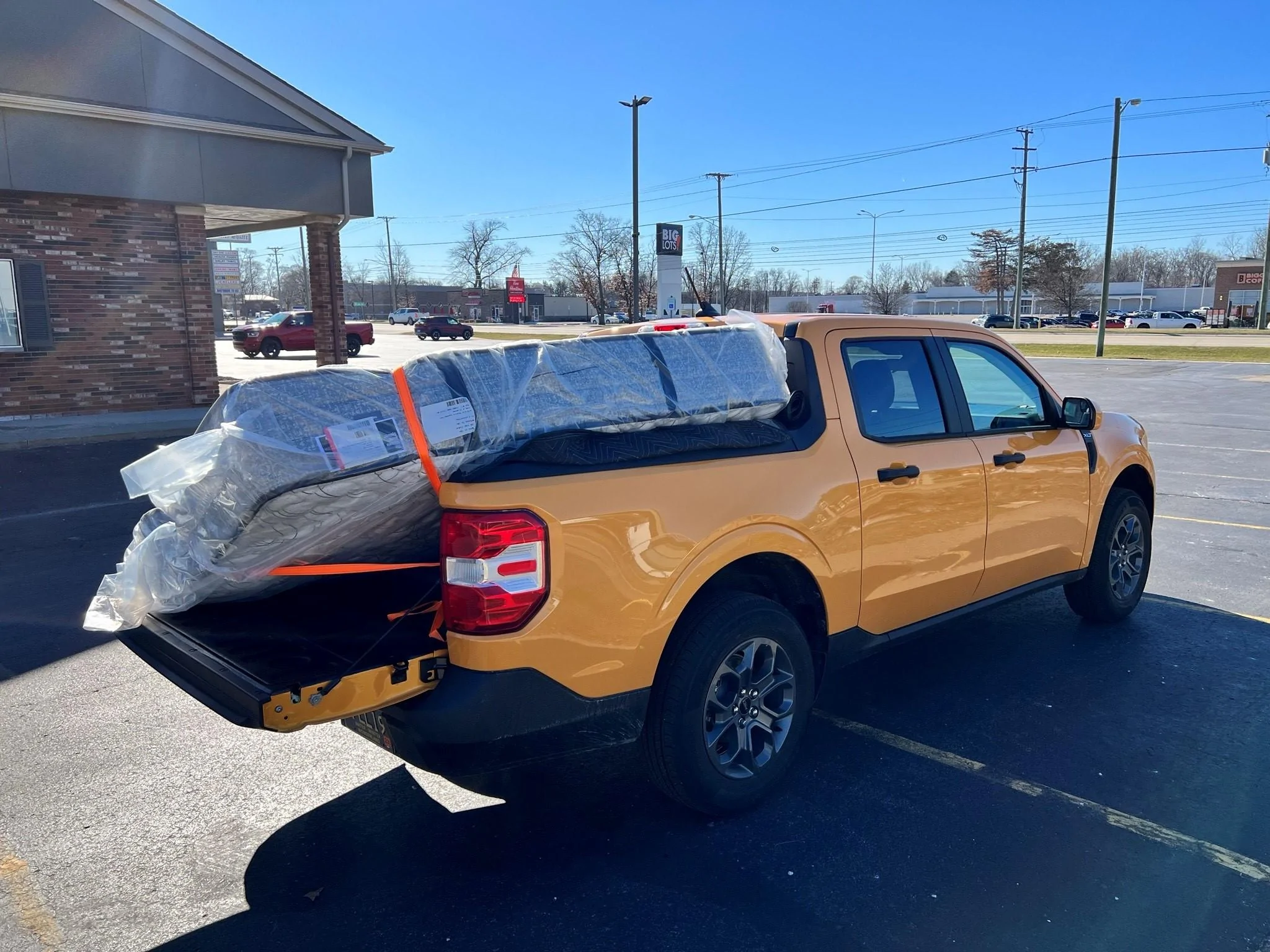 Ford Maverick 8,888.8 Miles Review (Sitting on the Tailgate) Mattress