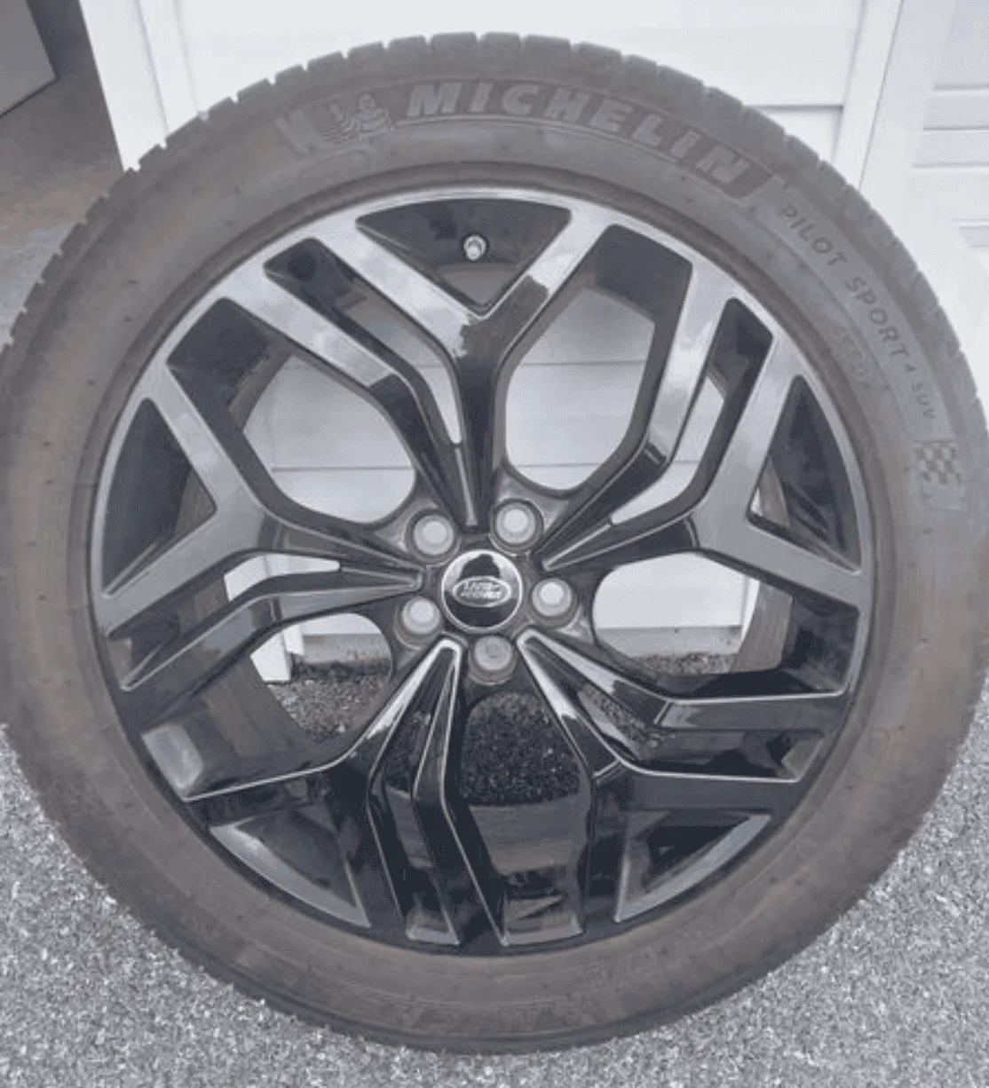Ford Maverick Will a Range Rover Evoque 20" Wheel Fit? 1692958250186