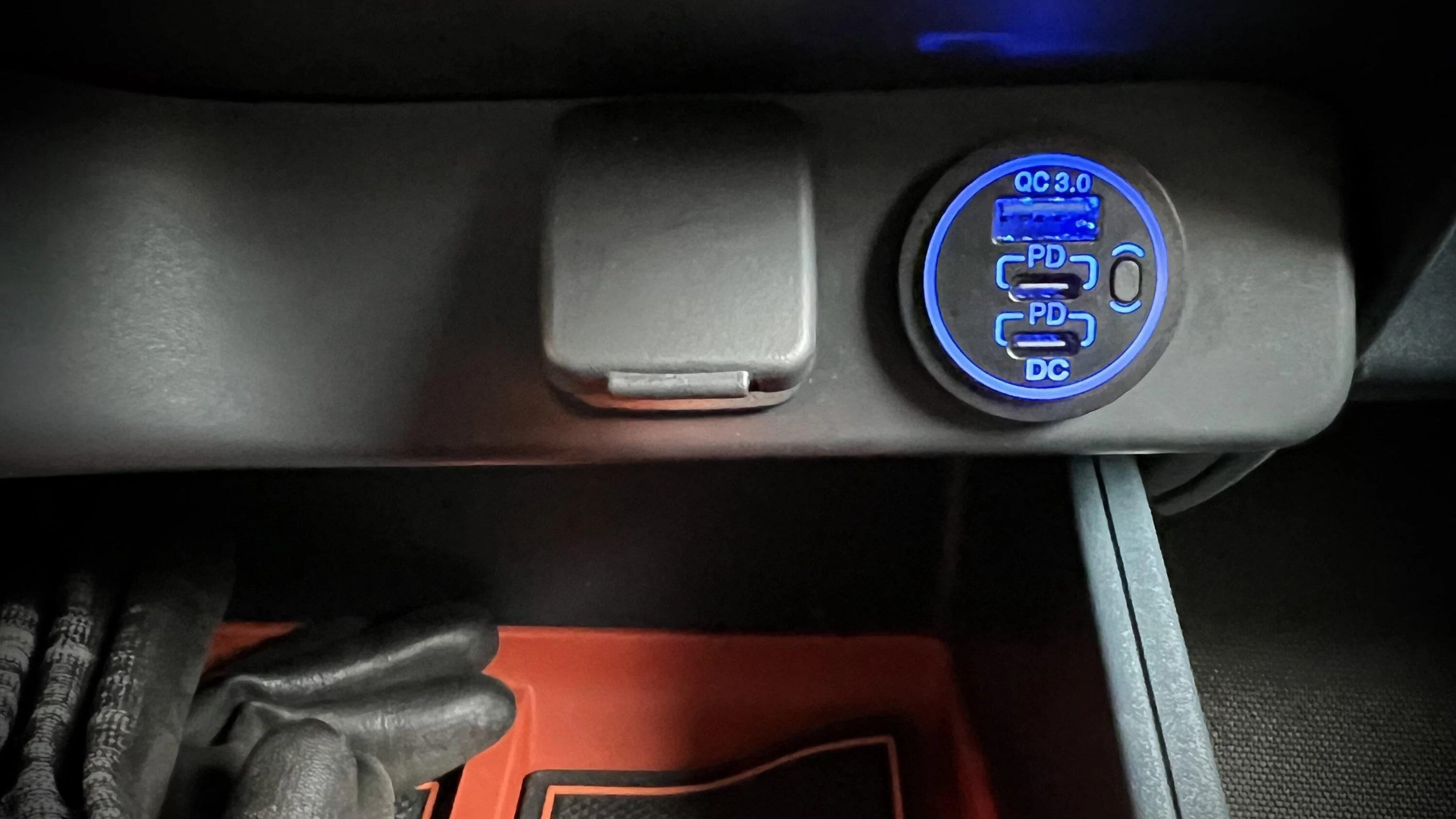 Ford Maverick Adding an additional lower dash power point? IMG_0566