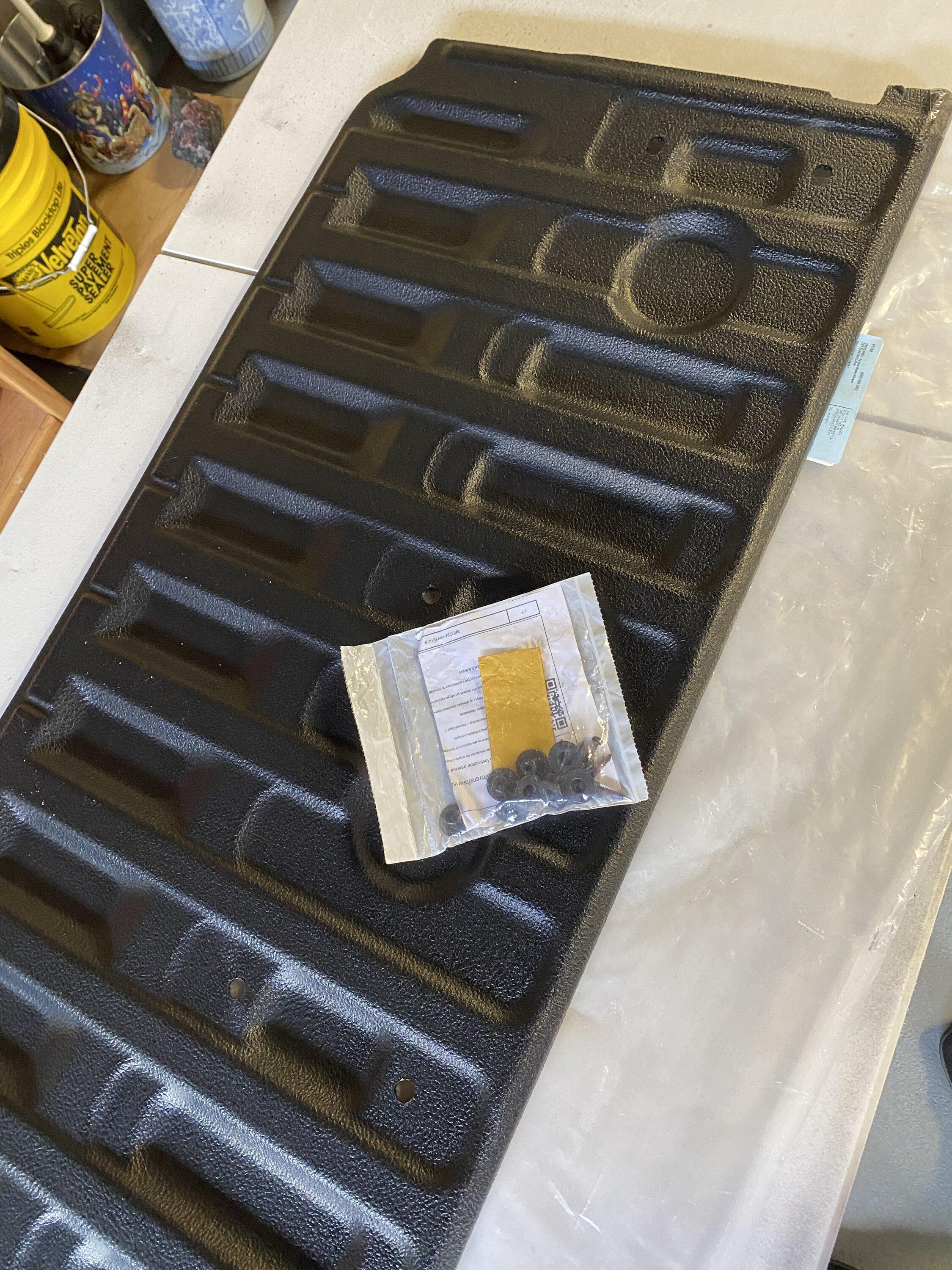 Ford Maverick No hardware in TAILGATE LINER KIT Normal? 1693237654006