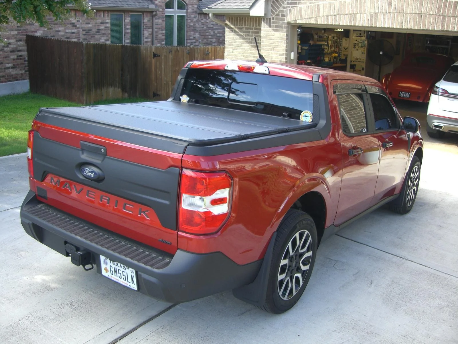 Ford Maverick Hard trifold tonneau cover for new Maverick CIMG8644