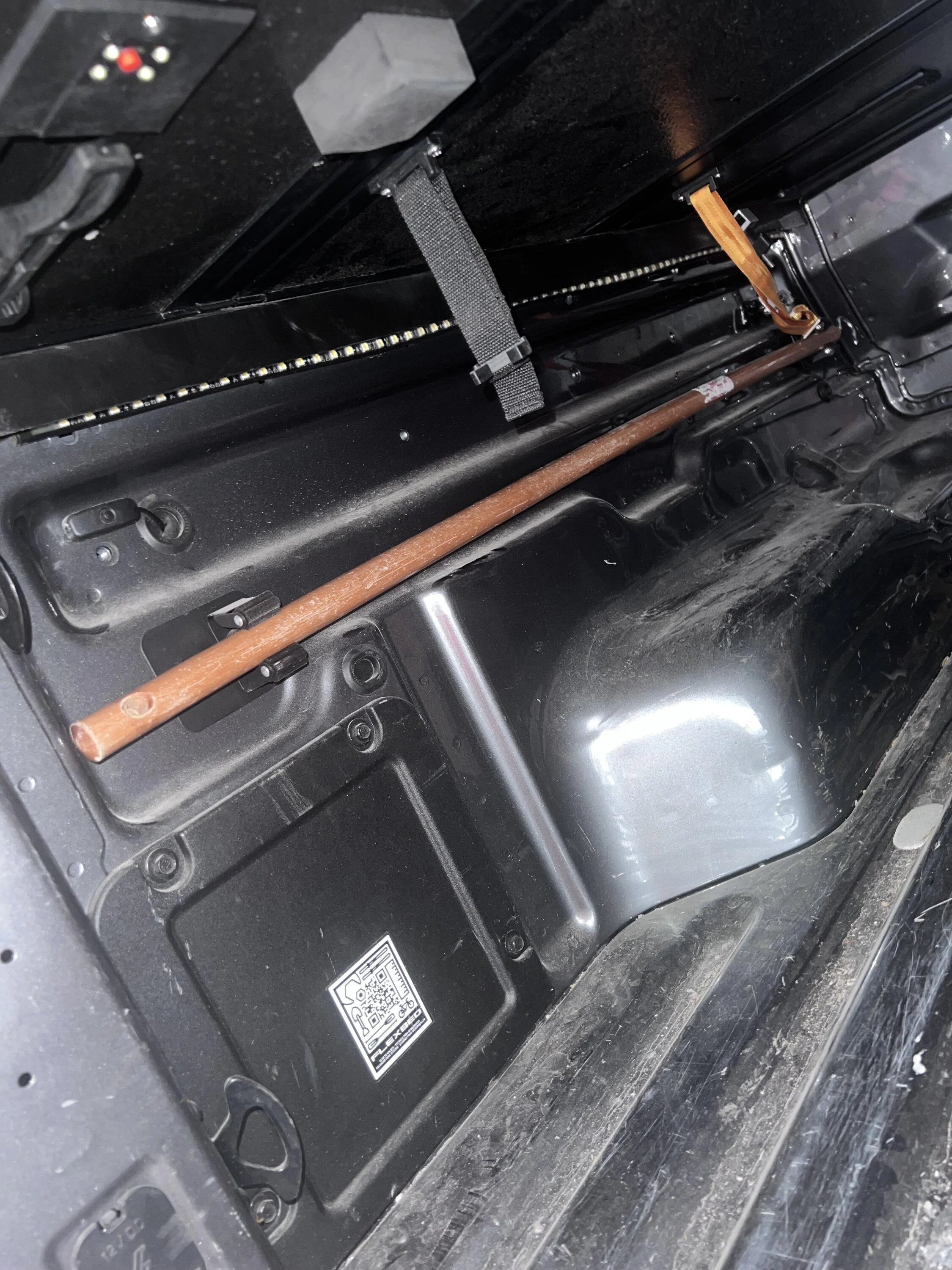Ford Maverick Easy quick handy project - grabbing stick / rod holder in bed (without lifting tonneau) IMG_9794