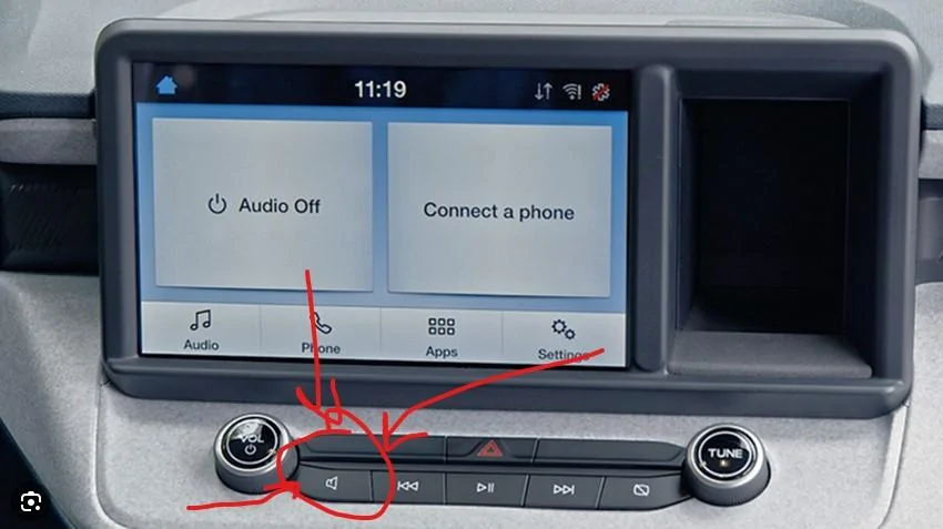 Ford Maverick Is it possible to use Maps & have FM radio? Infotainment