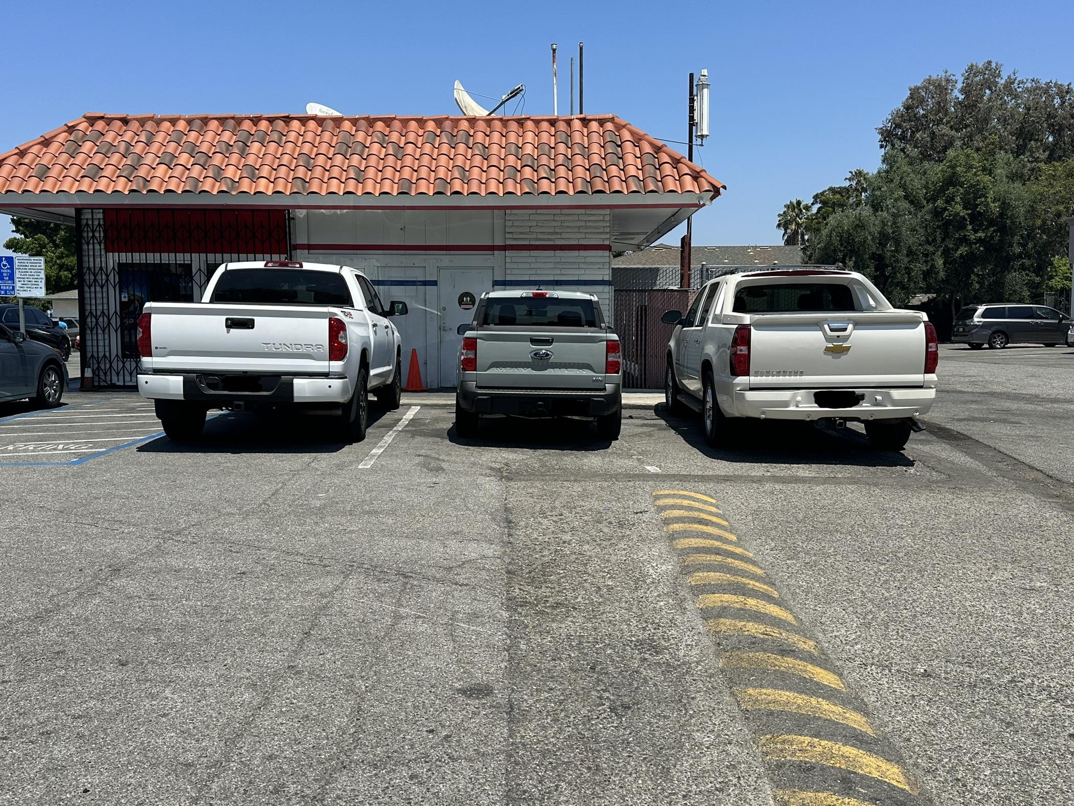 Ford Maverick Post your Maverick next to ridiculously large trucks - photos thread IMG_0853