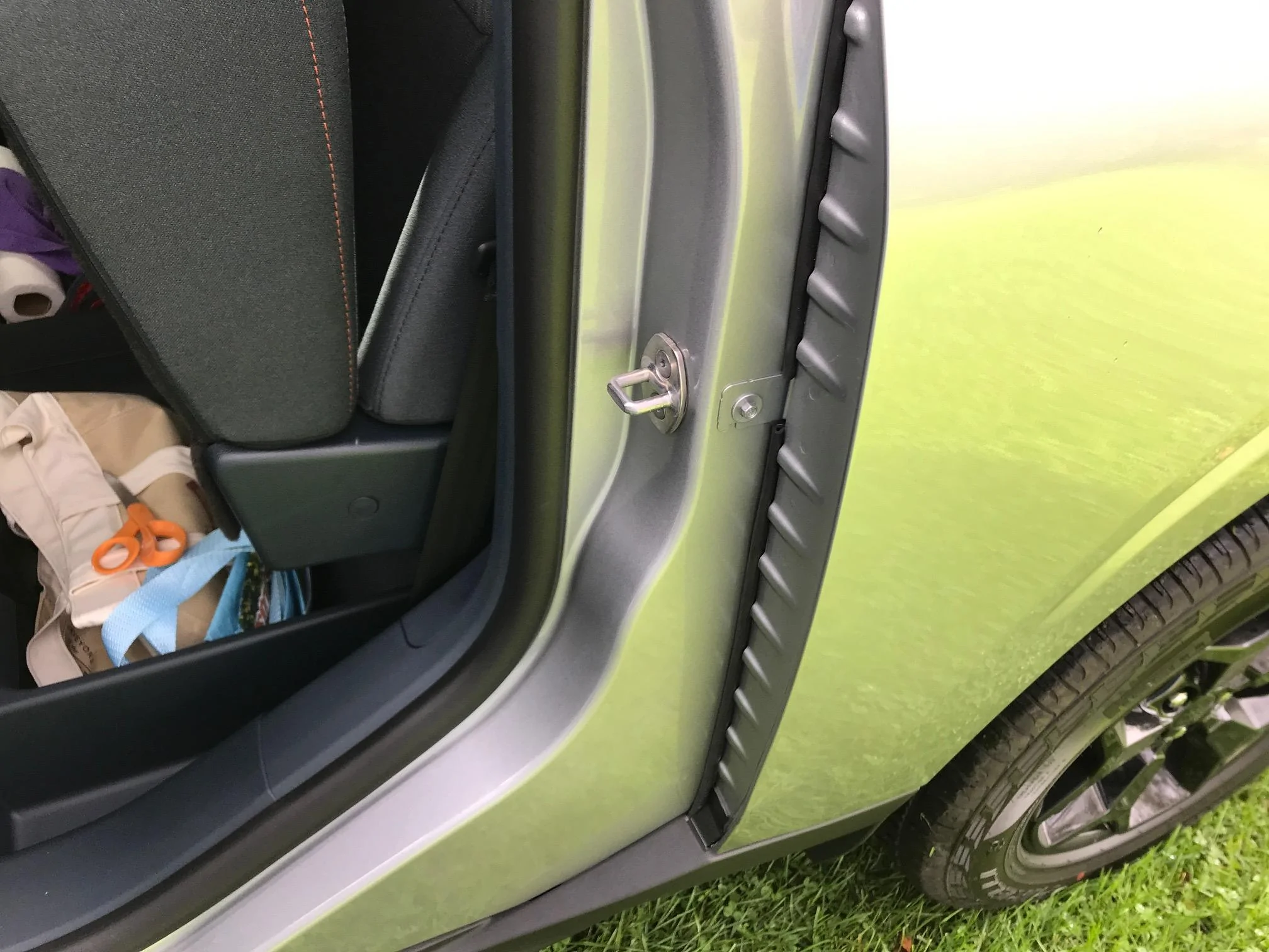 Ford Maverick The Rear Quarter panel gap. door seal