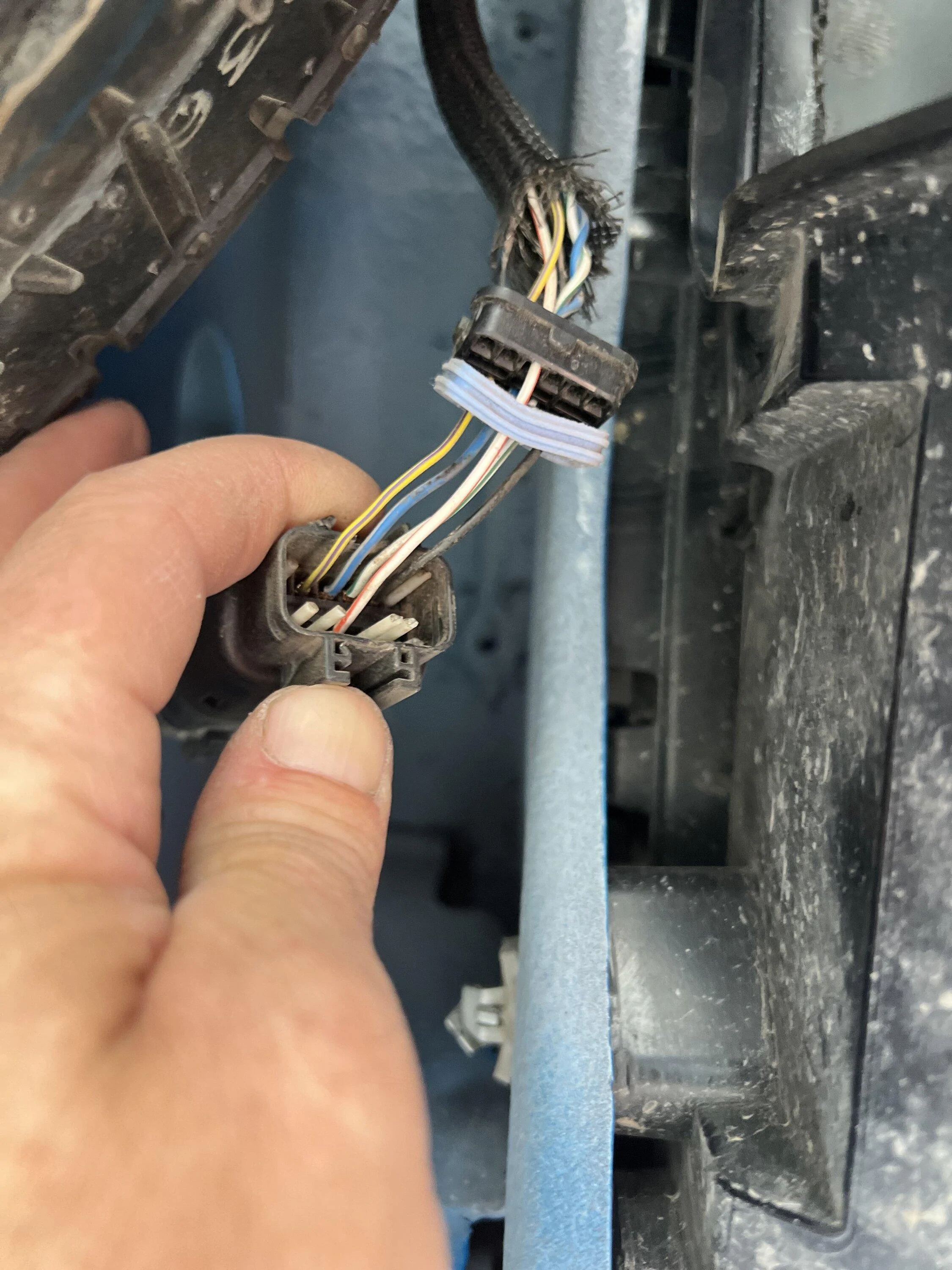Ford Maverick rear view camera wiring image-21-09-23-09-50