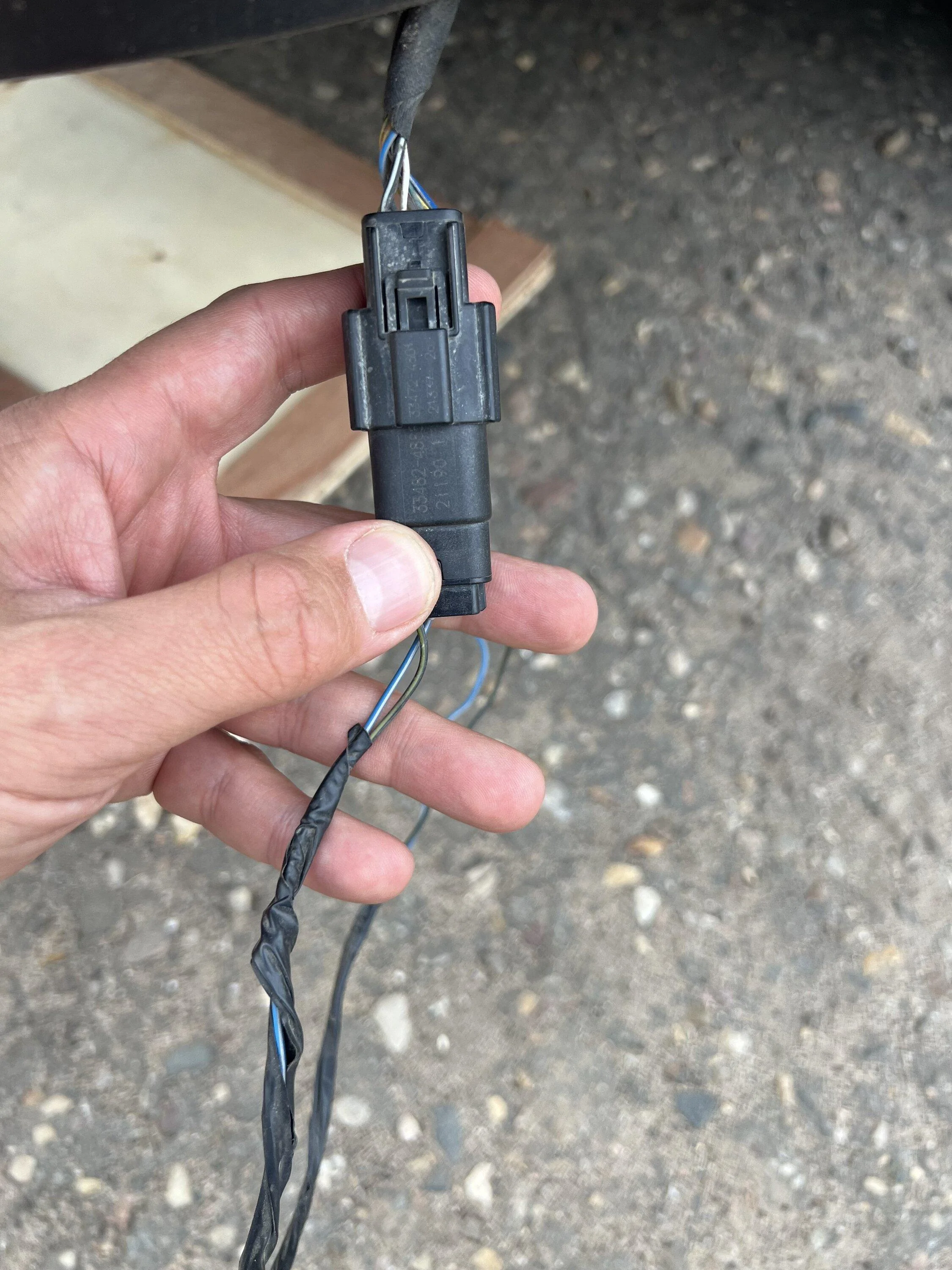 Ford Maverick rear view camera wiring image-21-09-23-09-50-3