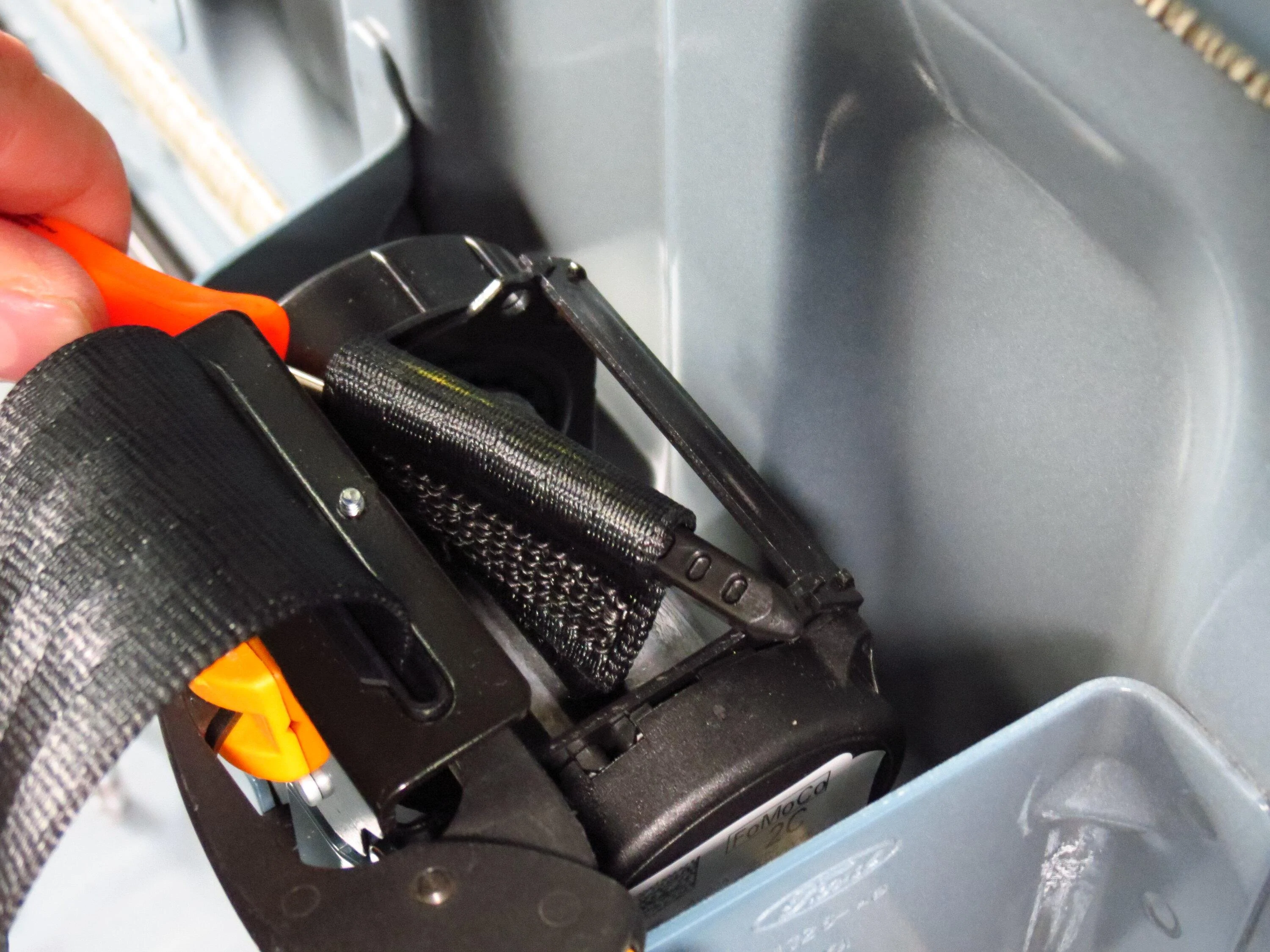 Ford Maverick Rear Center Seat Belt Removal HOW-TO (non-destructive method) IMG_0795