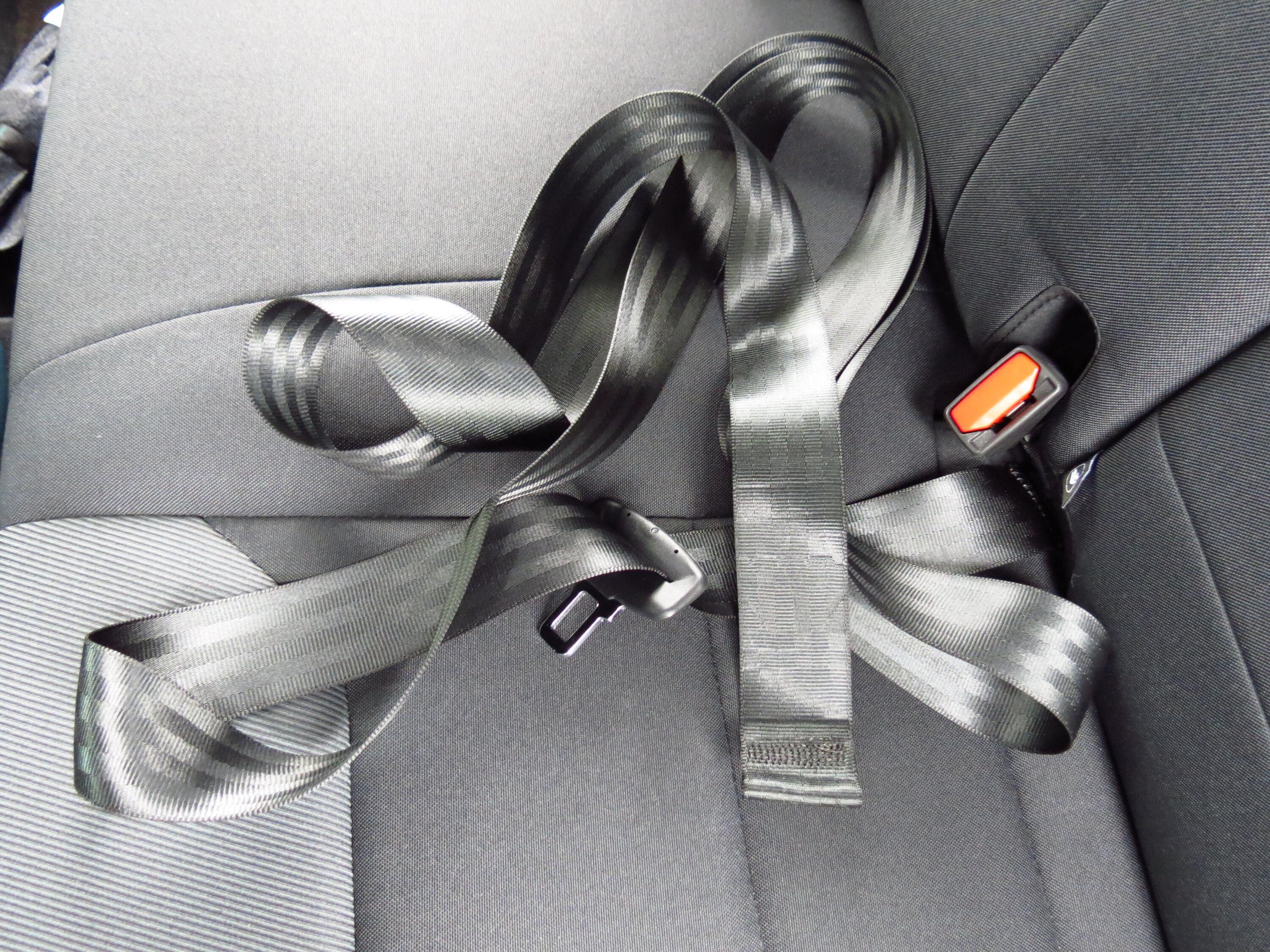 Ford Maverick Rear Center Seat Belt Removal HOW-TO (non-destructive method) IMG_0802.JPG