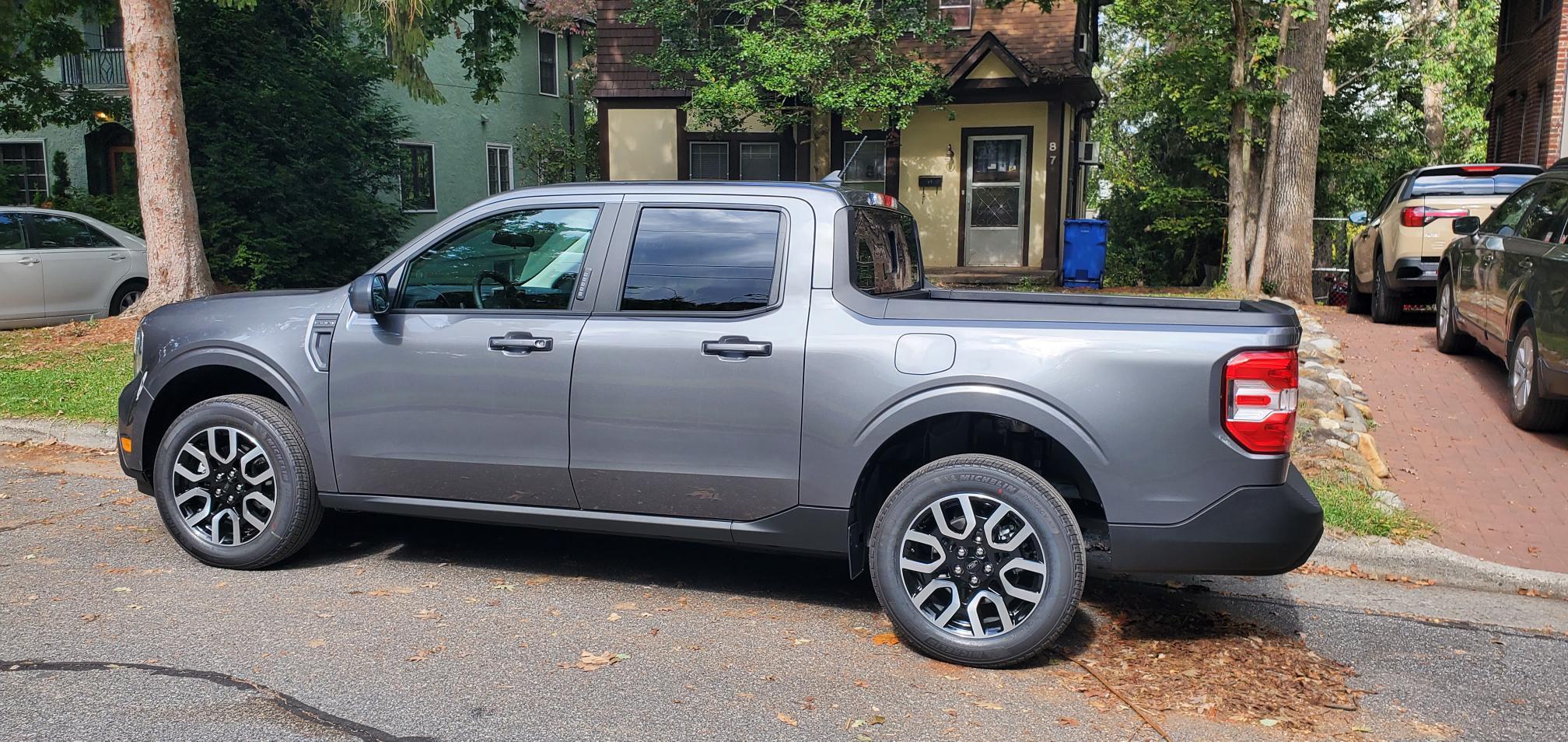 Ford Maverick 2023 Maverick Lariat Hybrid with Luxury Package side
