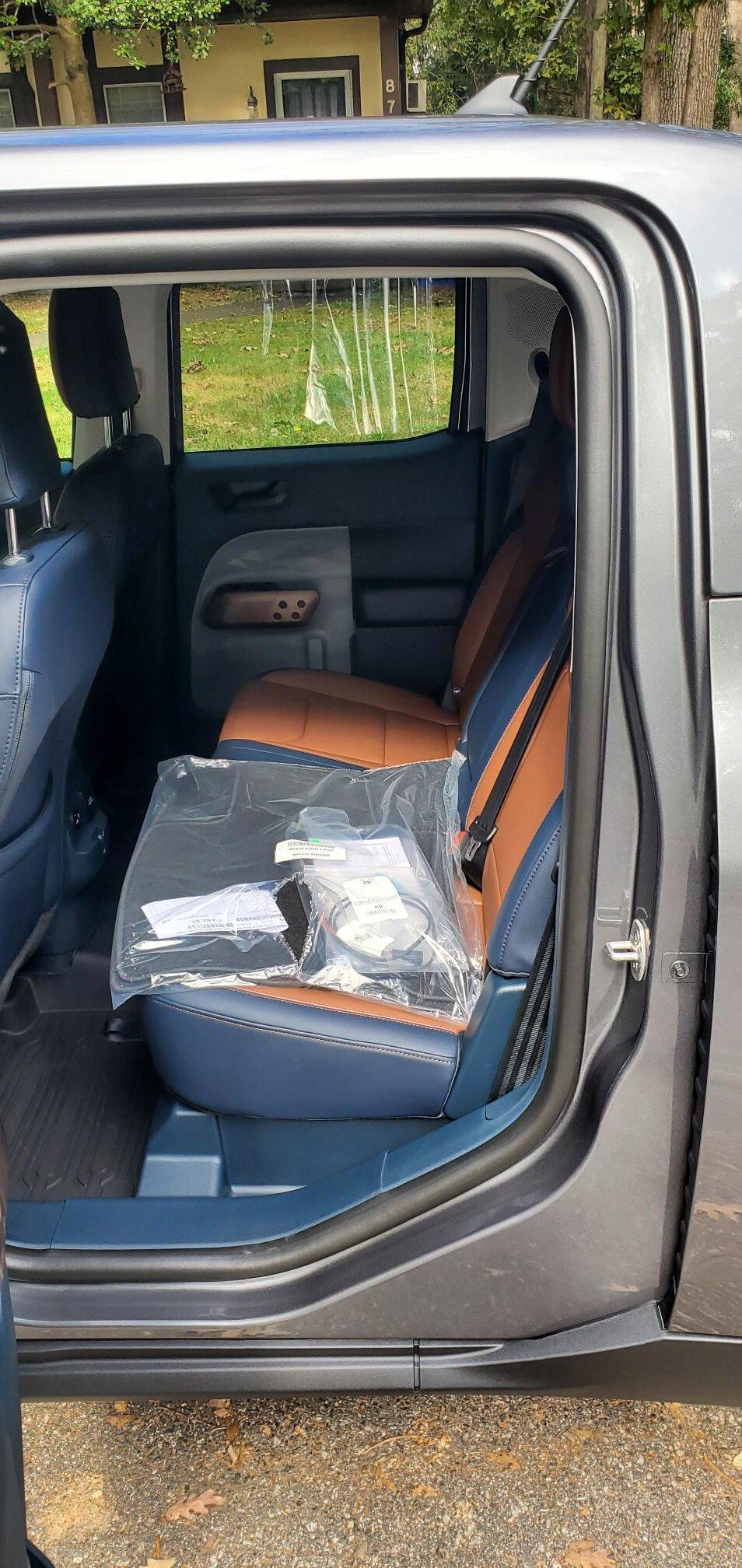 Ford Maverick 2023 Maverick Lariat Hybrid with Luxury Package back seat down