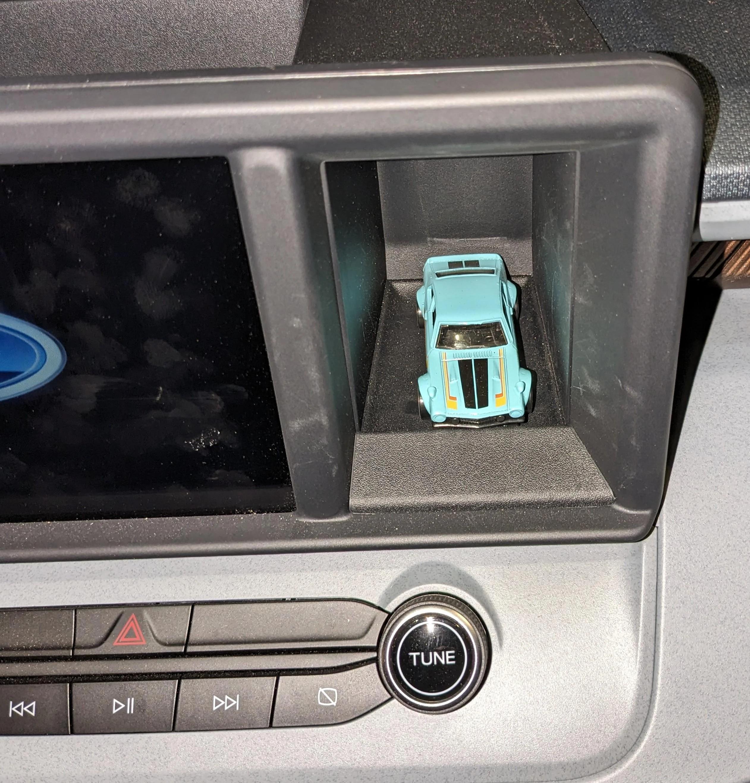 Ford Maverick Maverick Pickup Diecast Model ? PXL_20230929_023509372~2