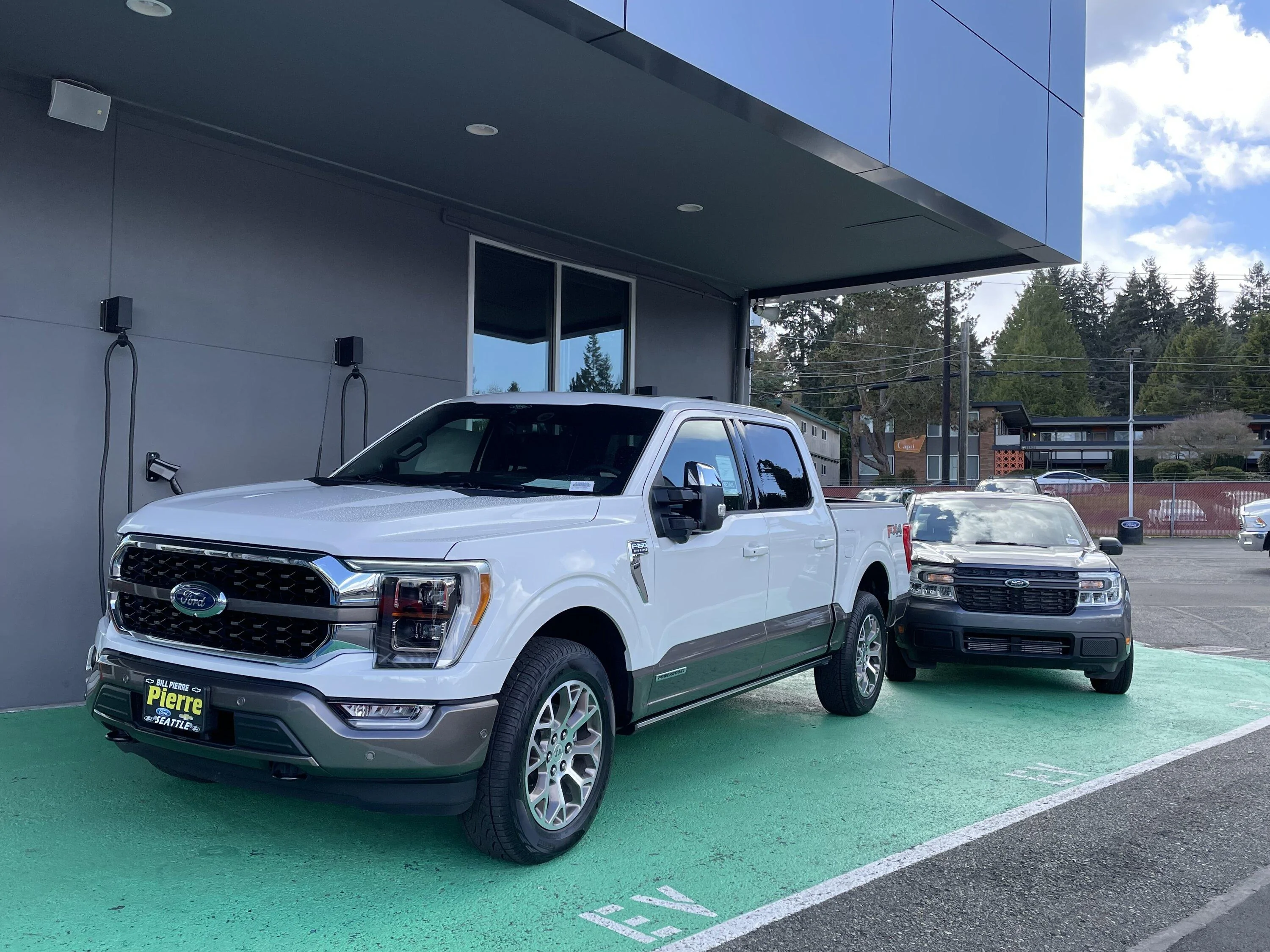 Ford Maverick Post your Maverick next to ridiculously large trucks - photos thread IMG_4839