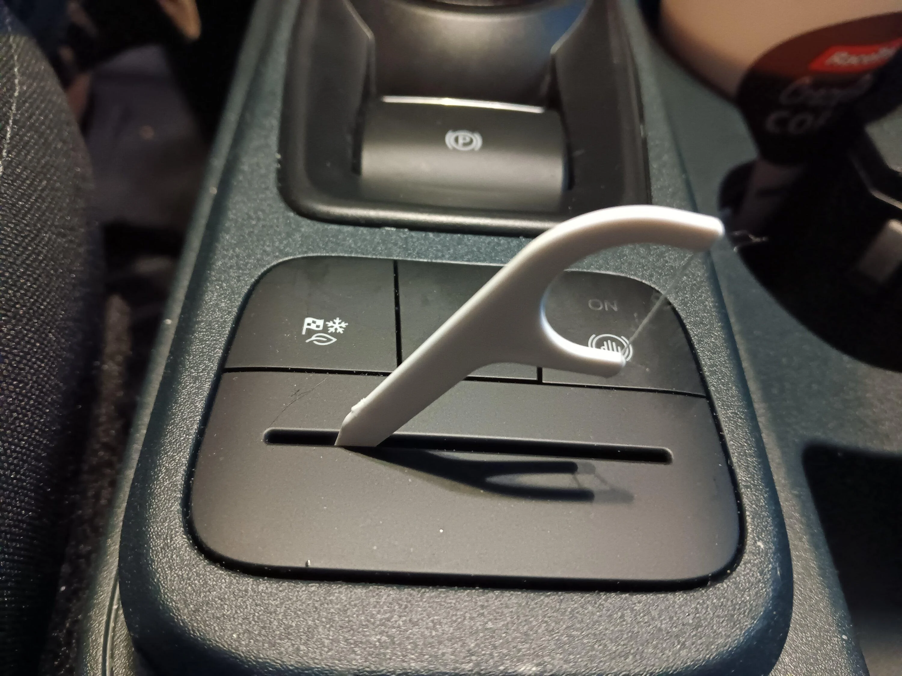 Ford Maverick Console Slot - The REAL use. 1000001966