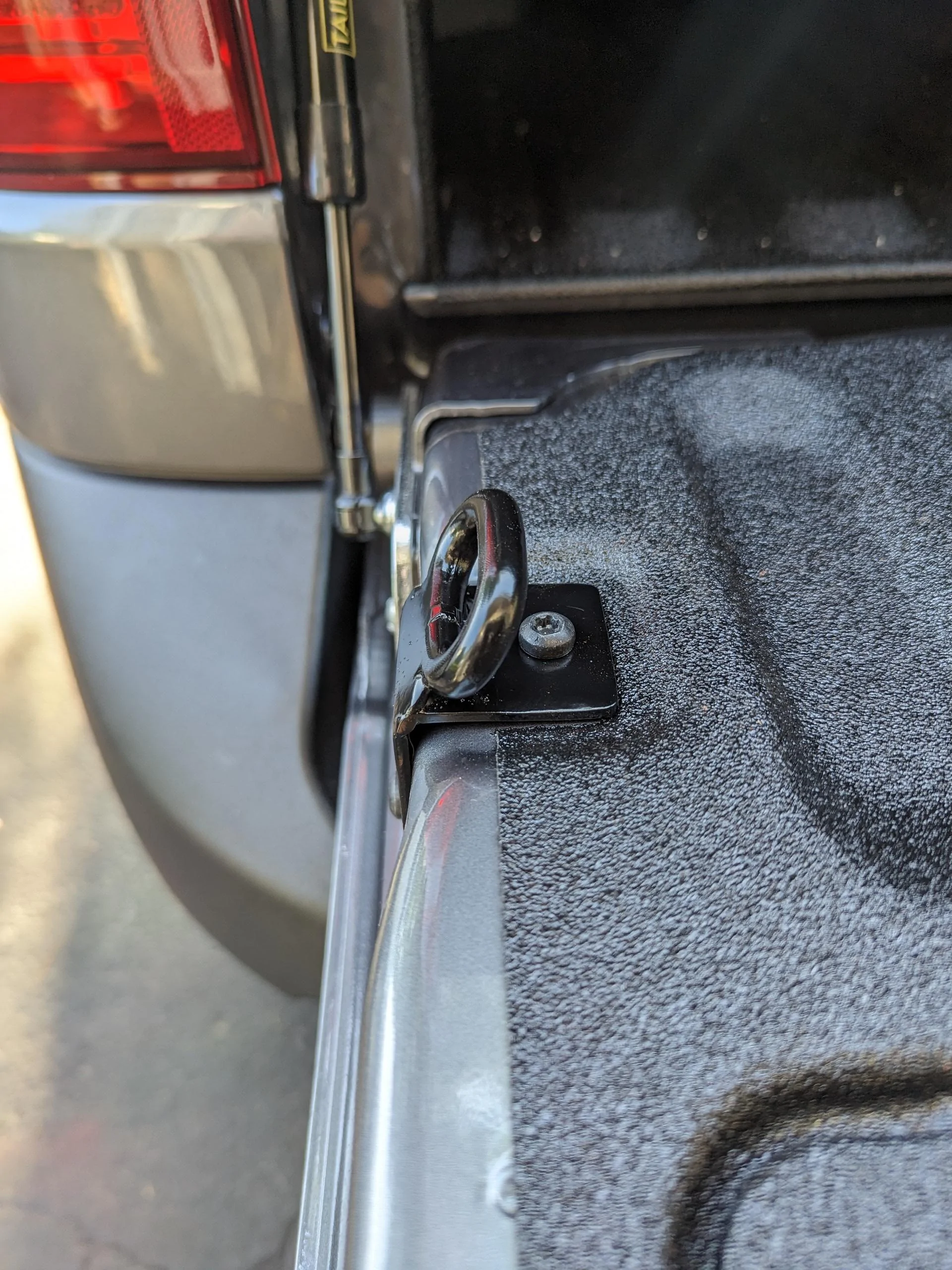 Ford Maverick For Sale: Tailgate Tiedowns That Work With Tailgate Assist Strut PXL_20231002_204927563